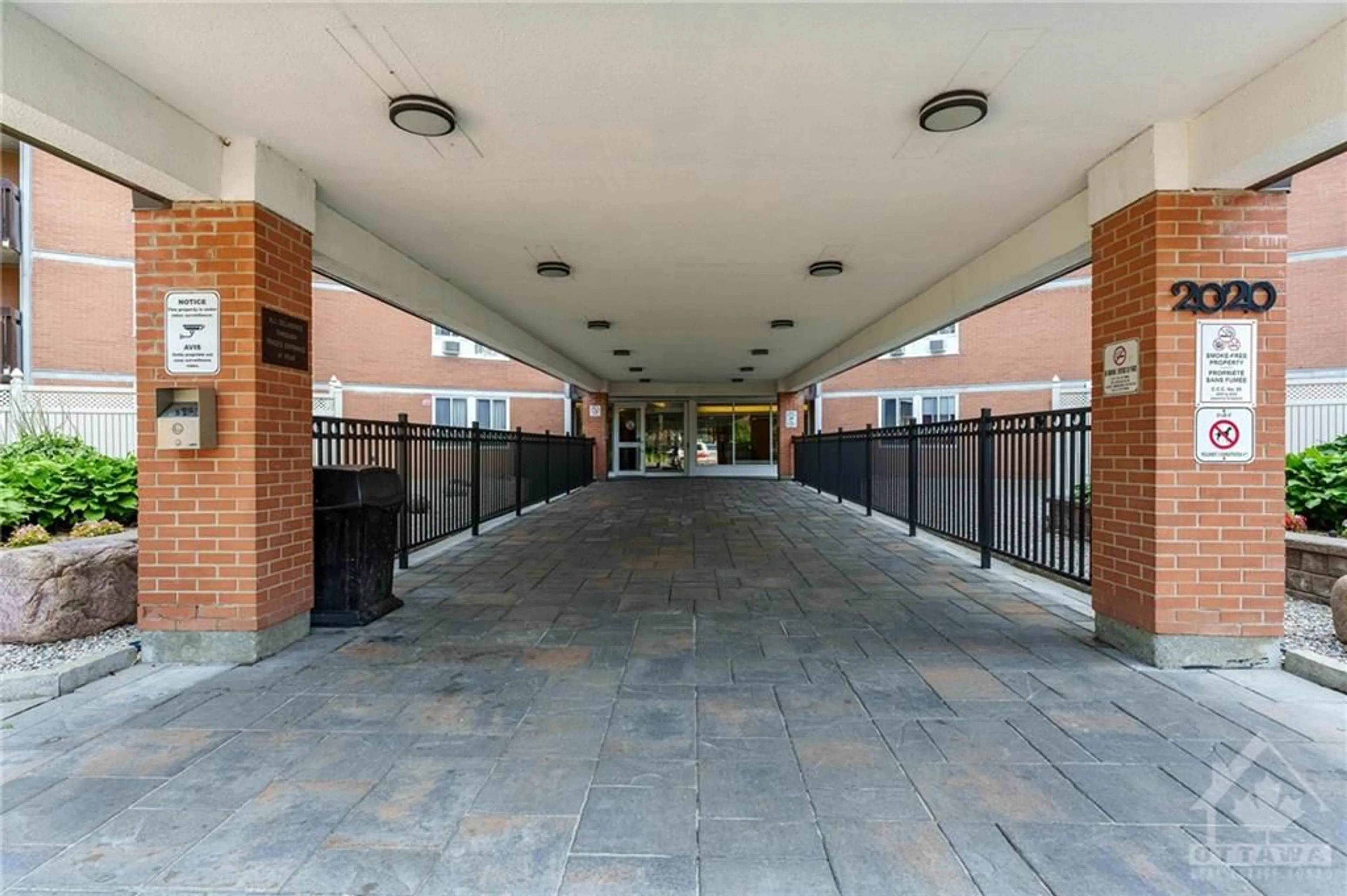 Indoor foyer, cement floor for 2020 JASMINE Cres #410, Ottawa Ontario K1J 8K5