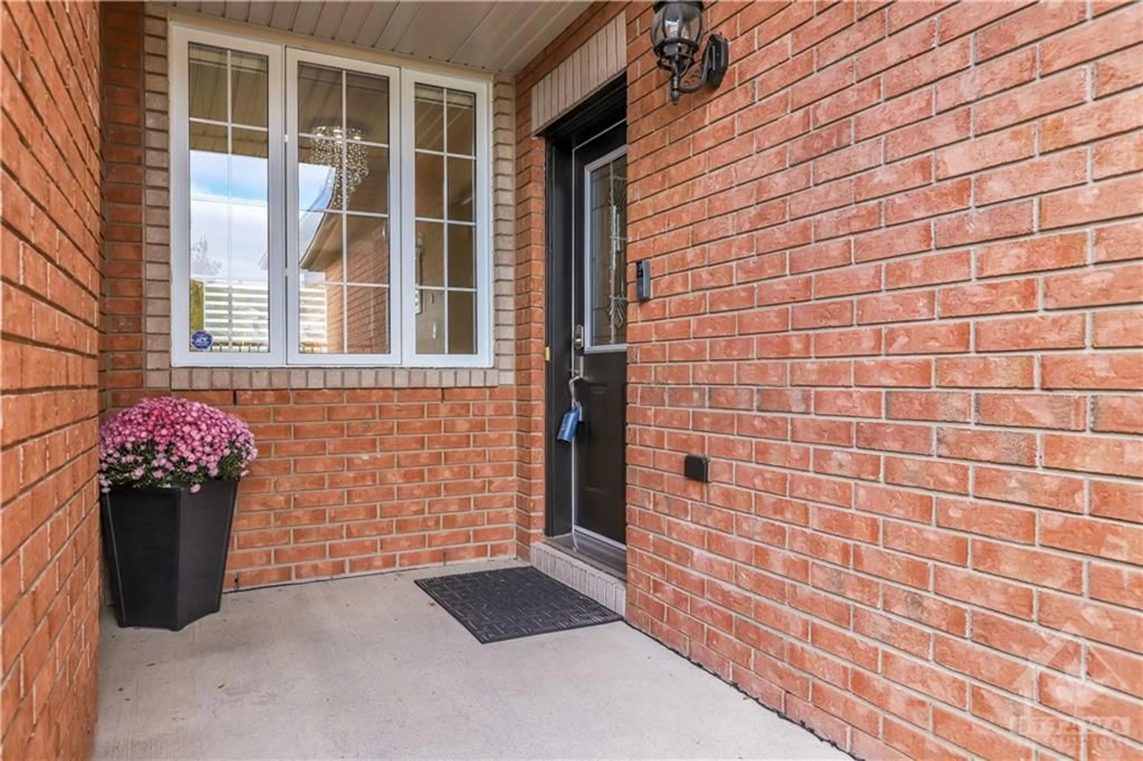 Home with brick exterior material for 1072 BRASSEUR Cres, Ottawa Ontario K4A 5A1