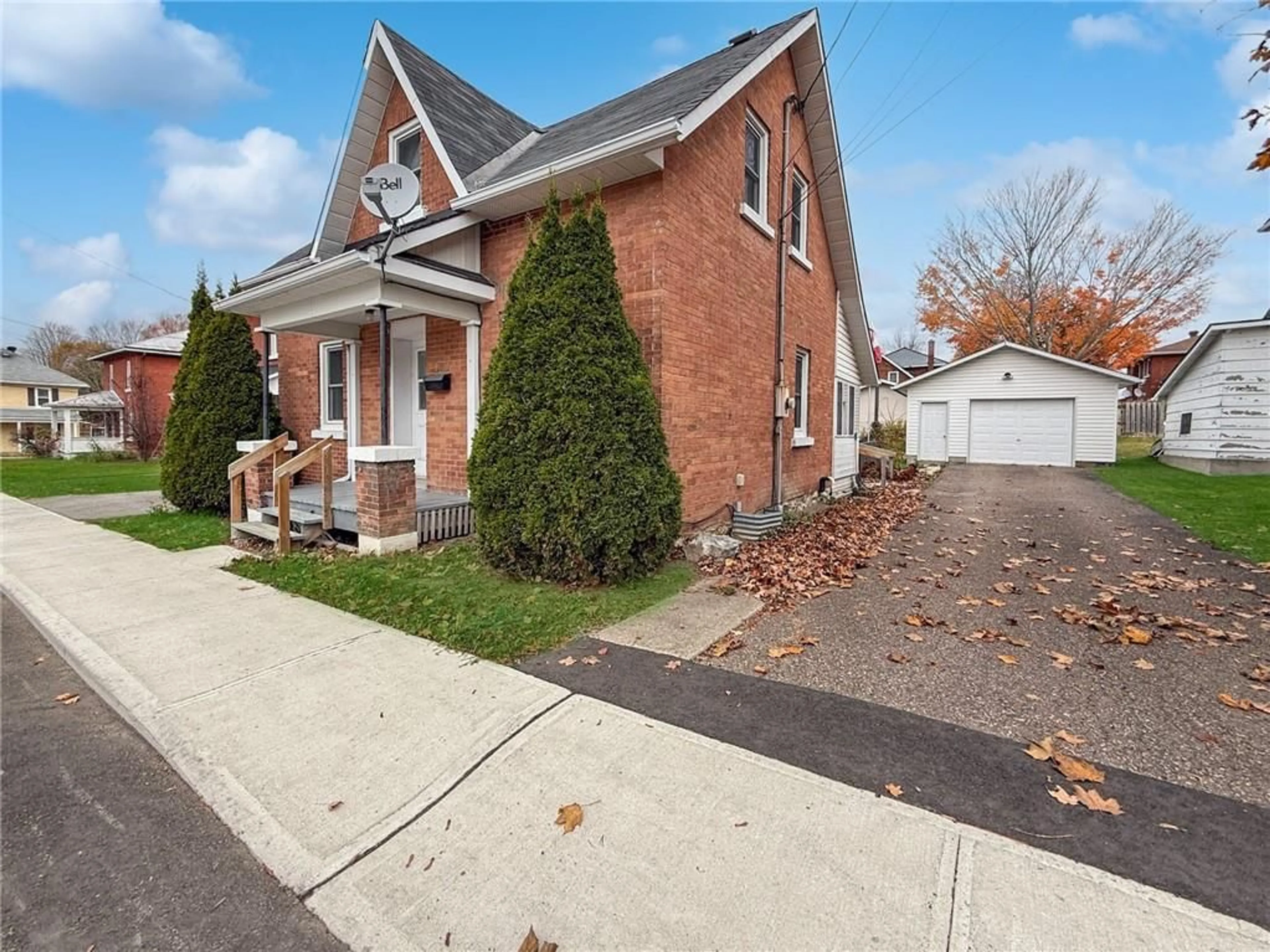 Frontside or backside of a home, the street view for 101 QUEEN St, Renfrew Ontario K7V 2A8