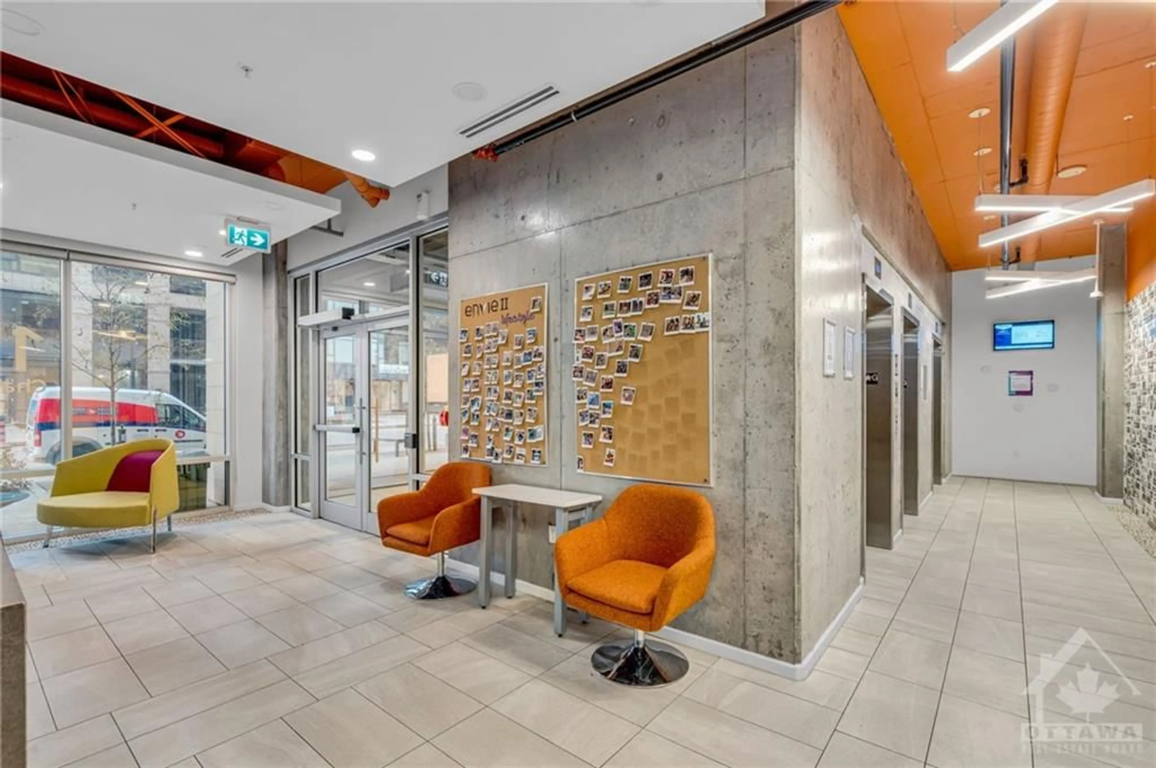 Indoor lobby, ceramic floors for 105 CHAMPAGNE Ave #2117, Ottawa Ontario K1S 4P3