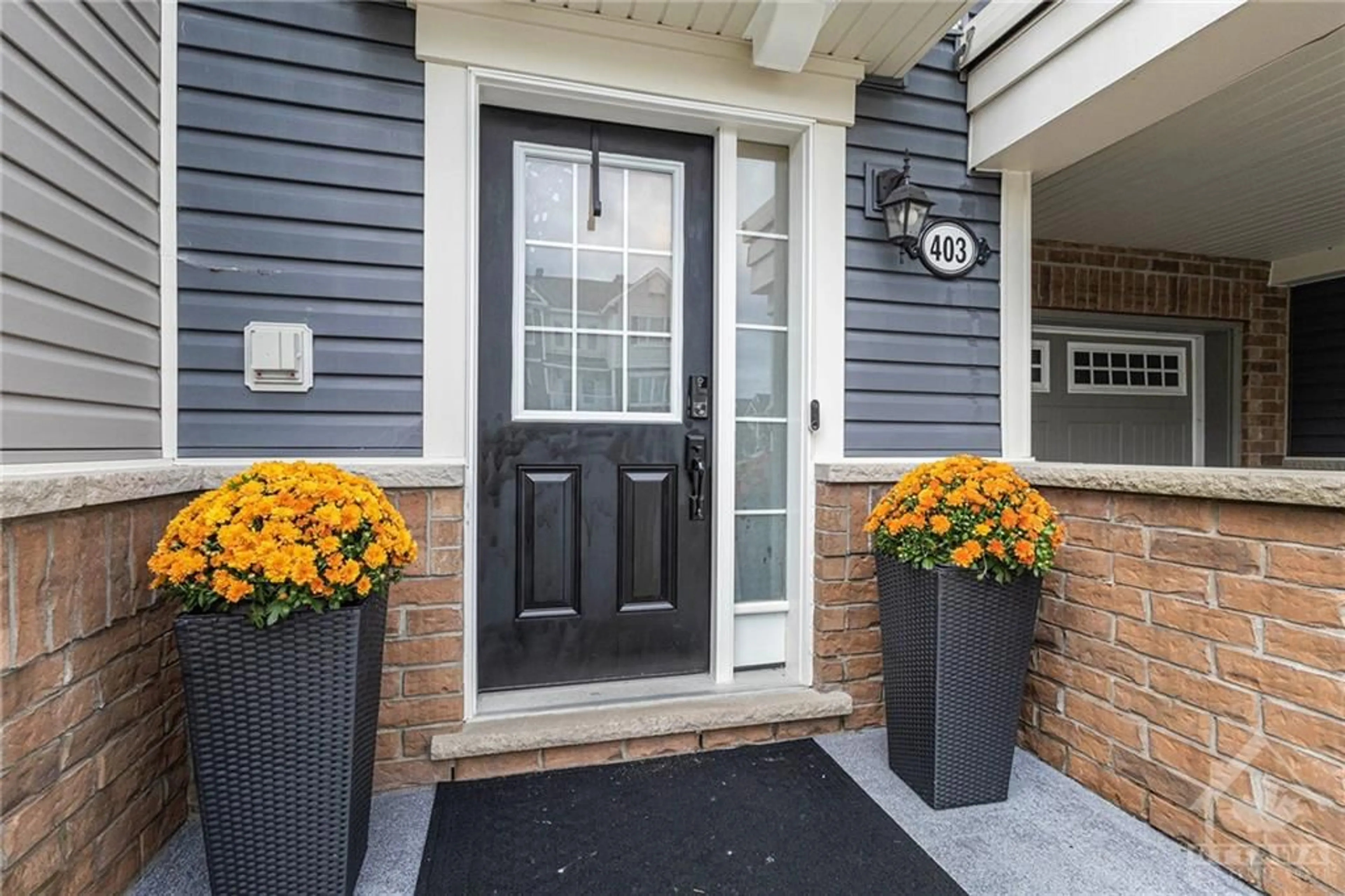 Indoor entryway, wood floors for 403 GERARDIA Lane, Ottawa Ontario K4A 1C7