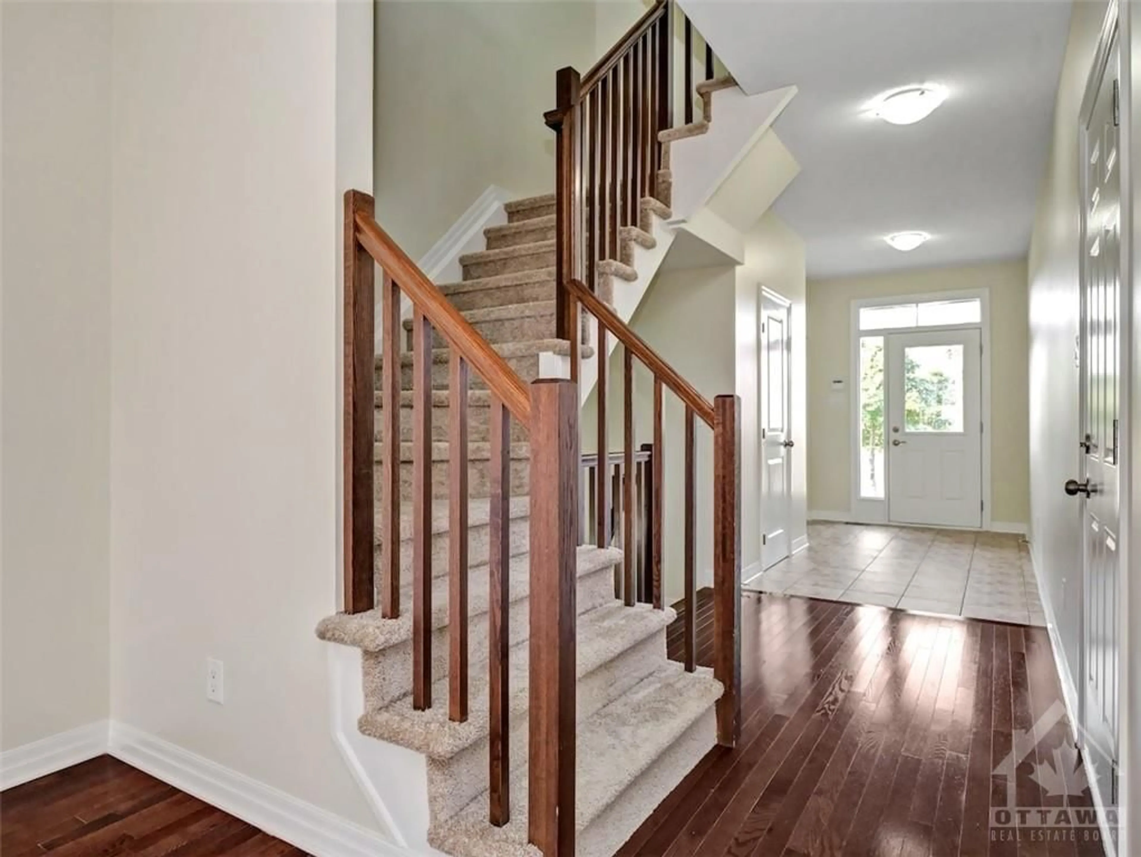 Stairs for 720 BRIAN GOOD Ave, Ottawa Ontario K4M 0C1