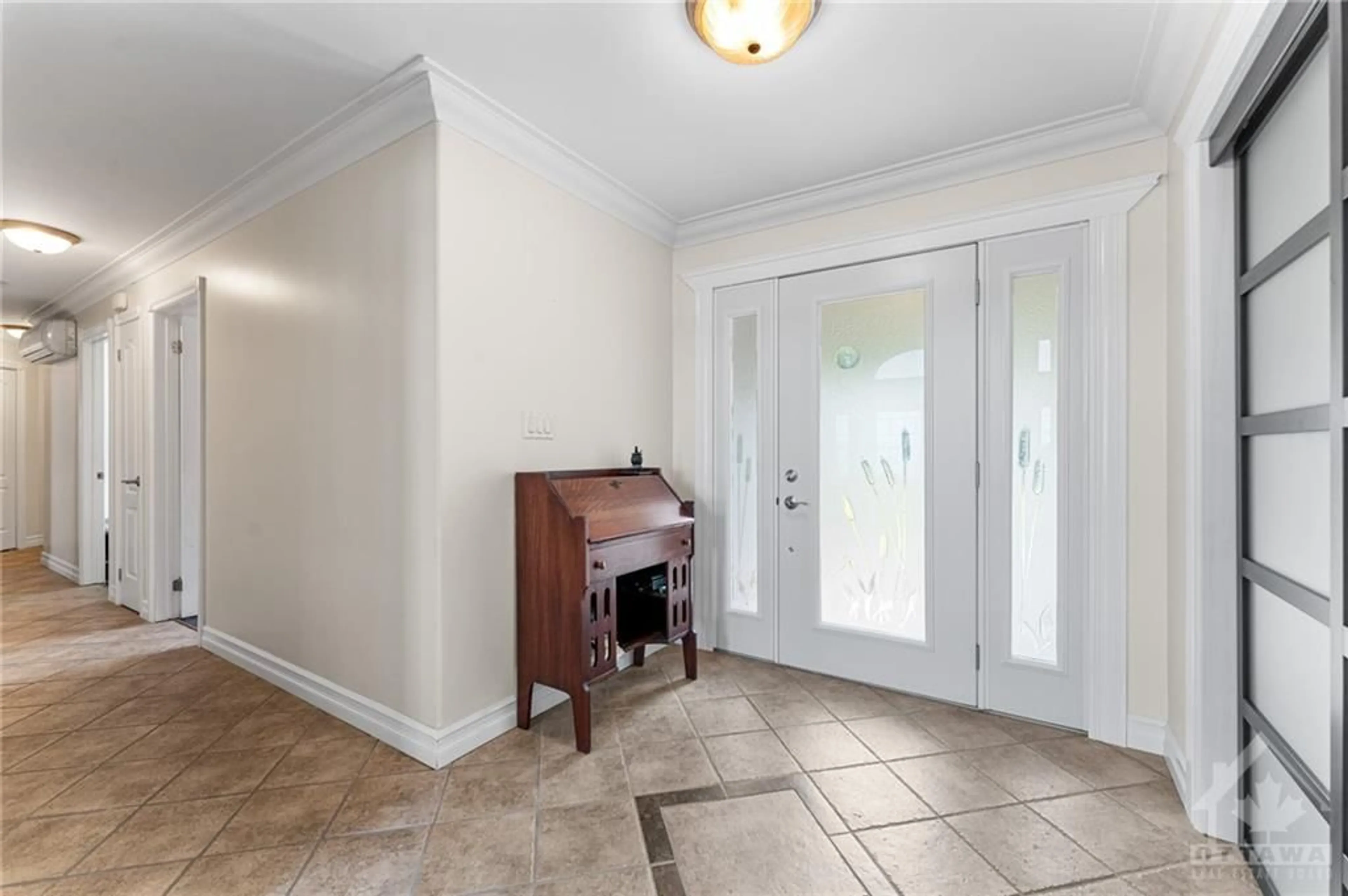 Indoor entryway, wood floors for 910 BAYVIEW Dr, Ottawa Ontario K0A 3M0