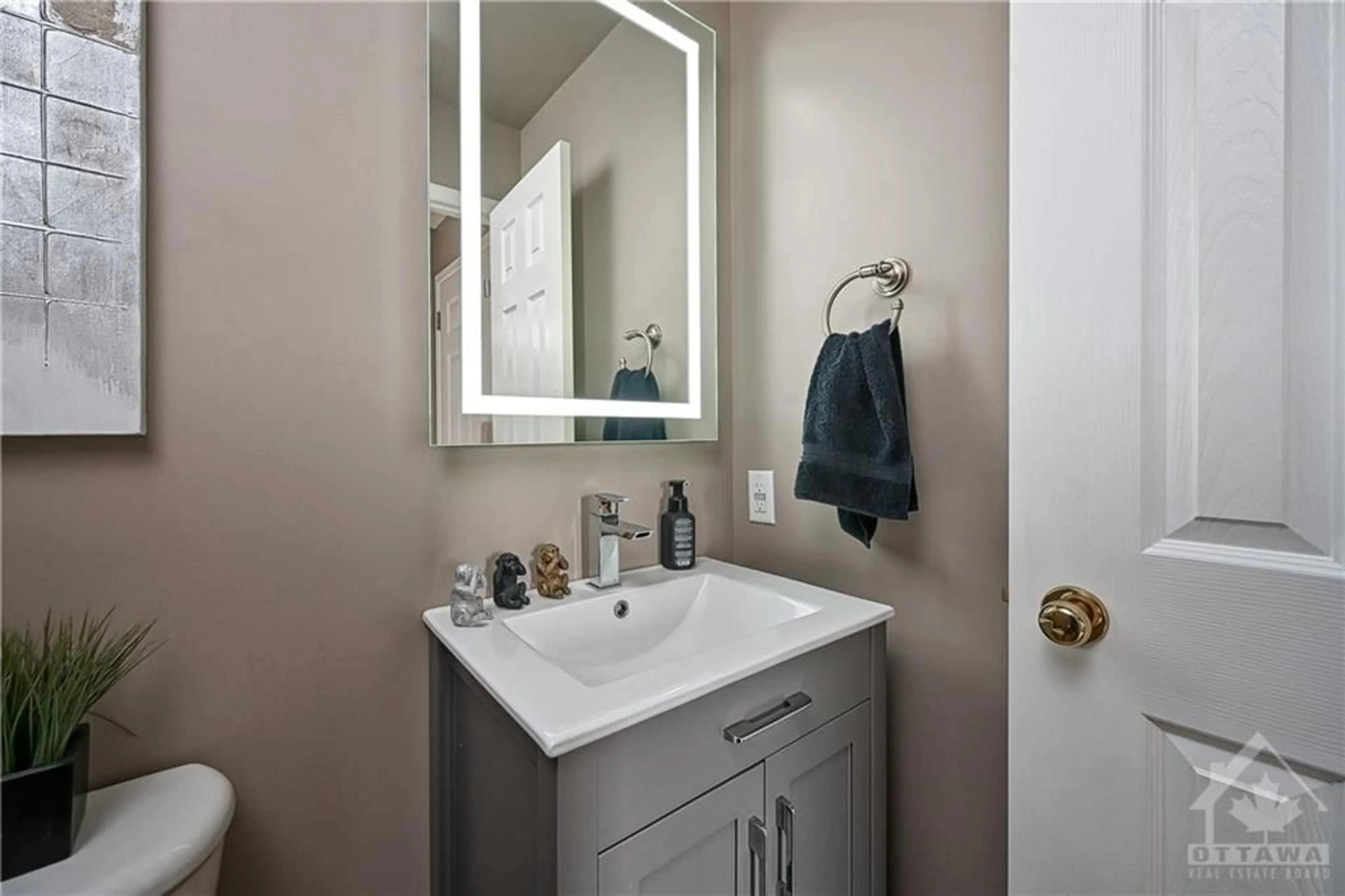 Bathroom for 673 AQUAVIEW Dr, Orleans Ontario K4A 4W4