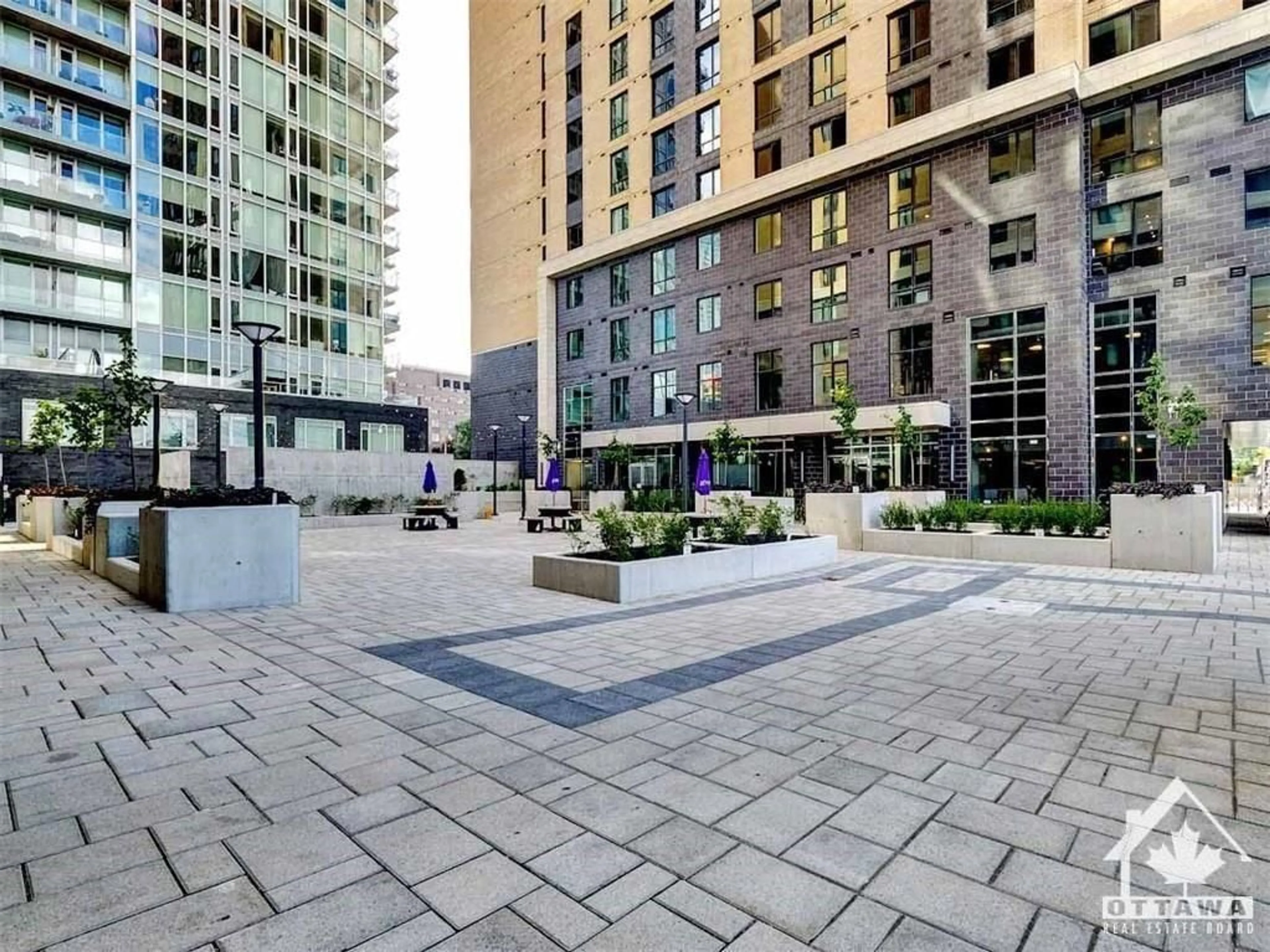 Patio, the front or back of building for 105 CHAMPAGNE Ave #811, Ottawa Ontario K1S 4P3