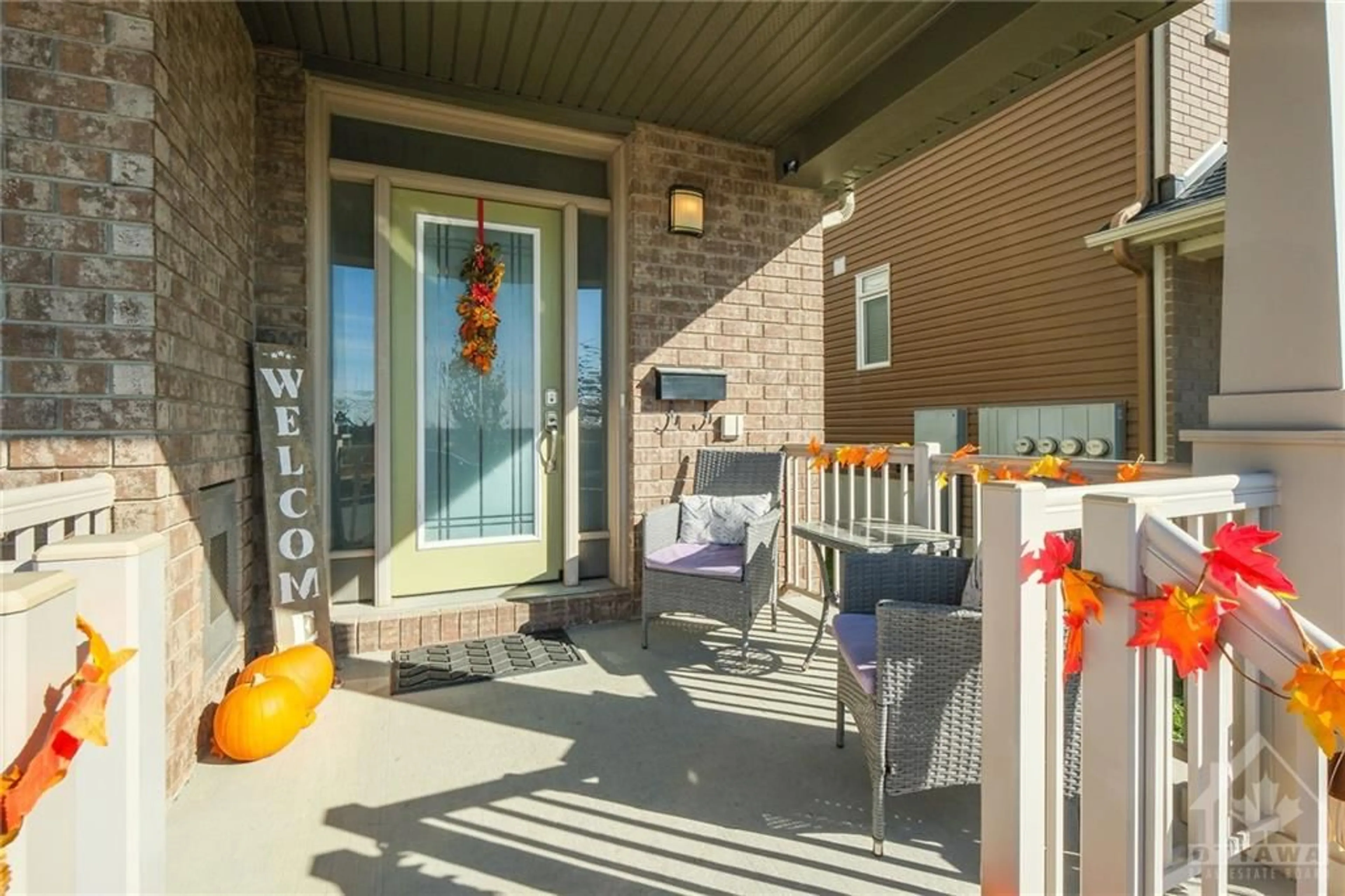 Indoor entryway, wood floors for 523 KNOTRIDGE St, Ottawa Ontario K1W 0C5