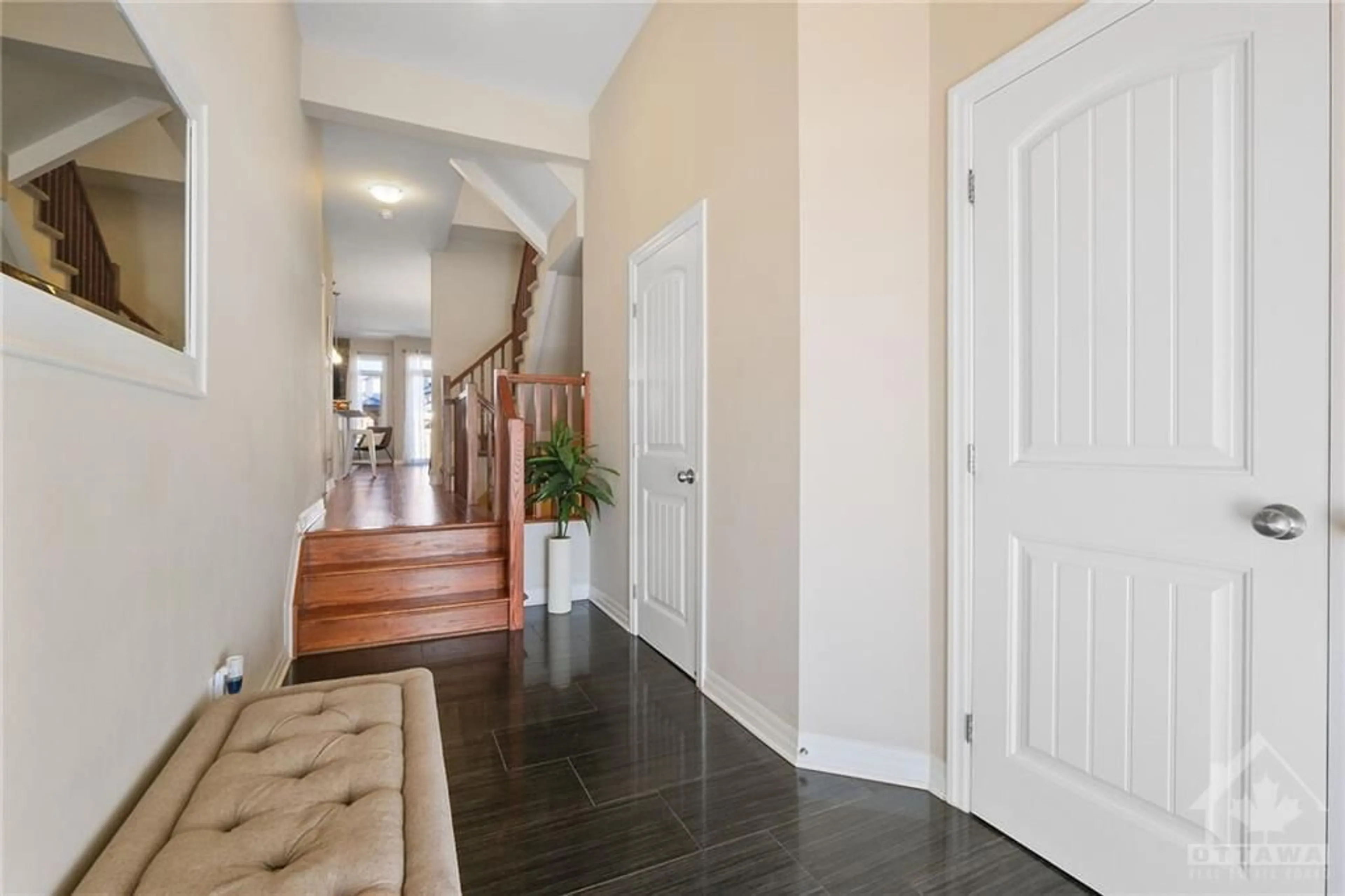 Indoor entryway, wood floors for 523 KNOTRIDGE St, Ottawa Ontario K1W 0C5