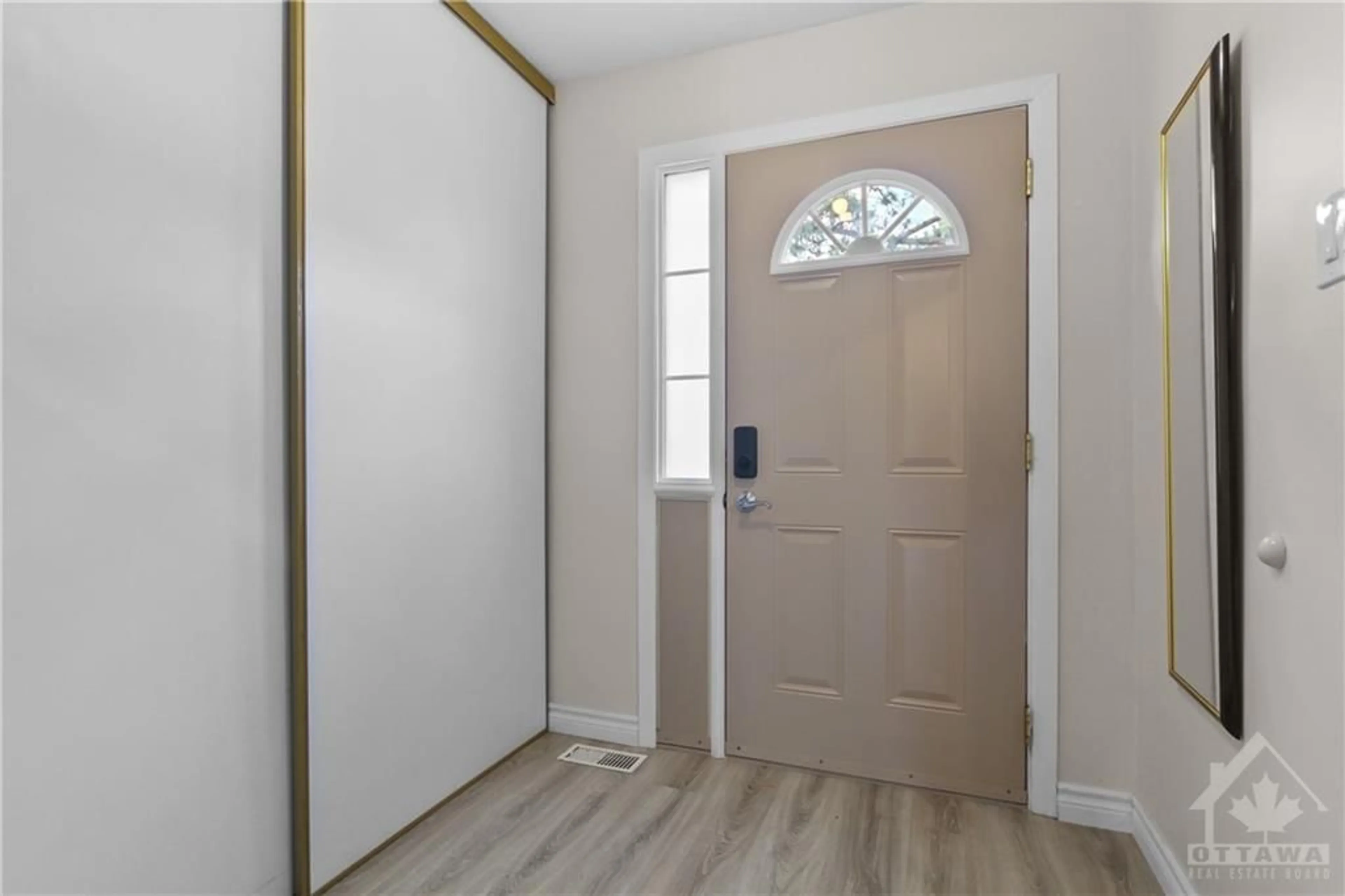 Indoor entryway, wood floors for 840 CAHILL Dr #36, Ottawa Ontario K1V 9K5