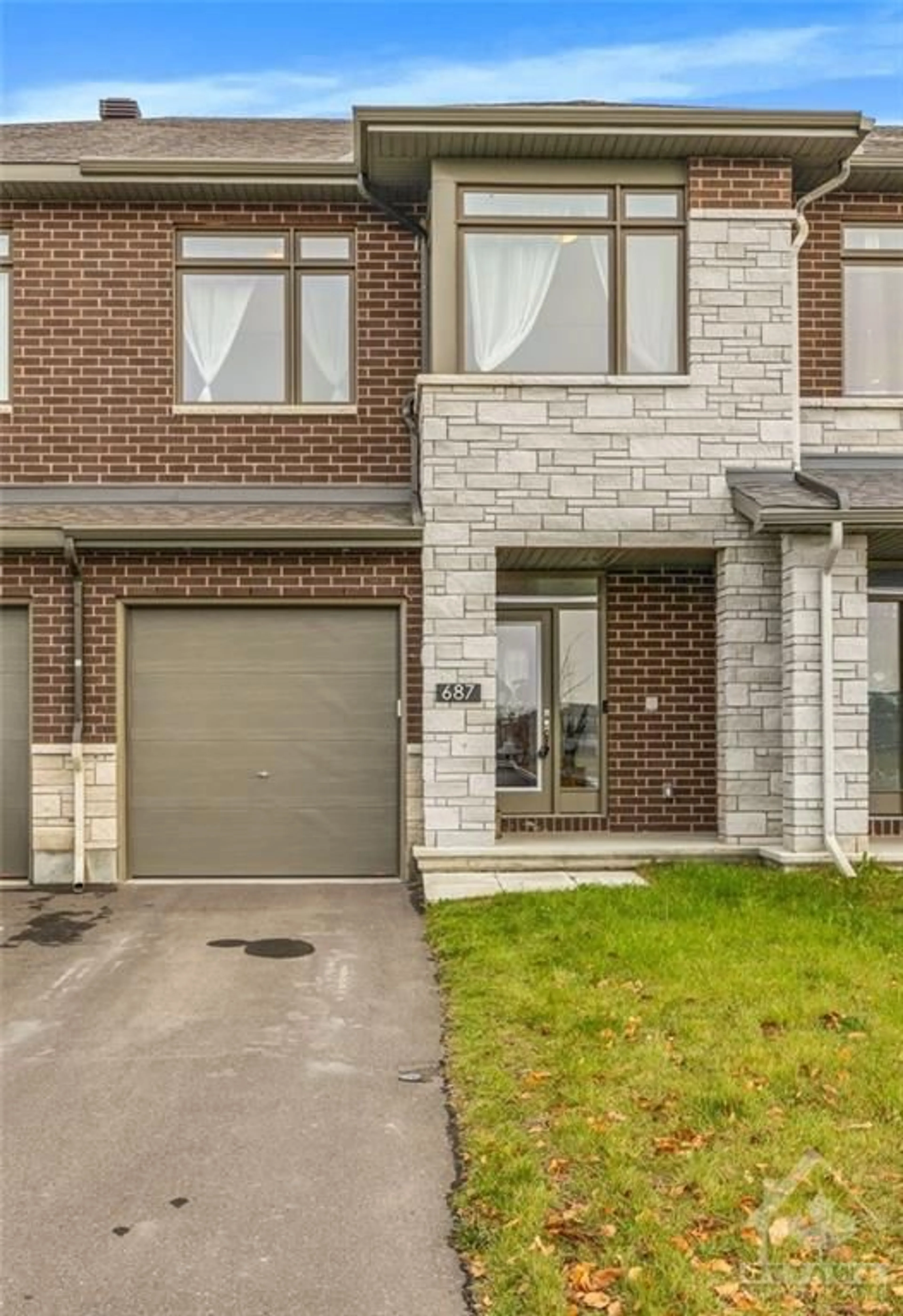 A pic from exterior of the house or condo, the street view for 687 CORDELETTE Cir, Ottawa Ontario K1W 0P6