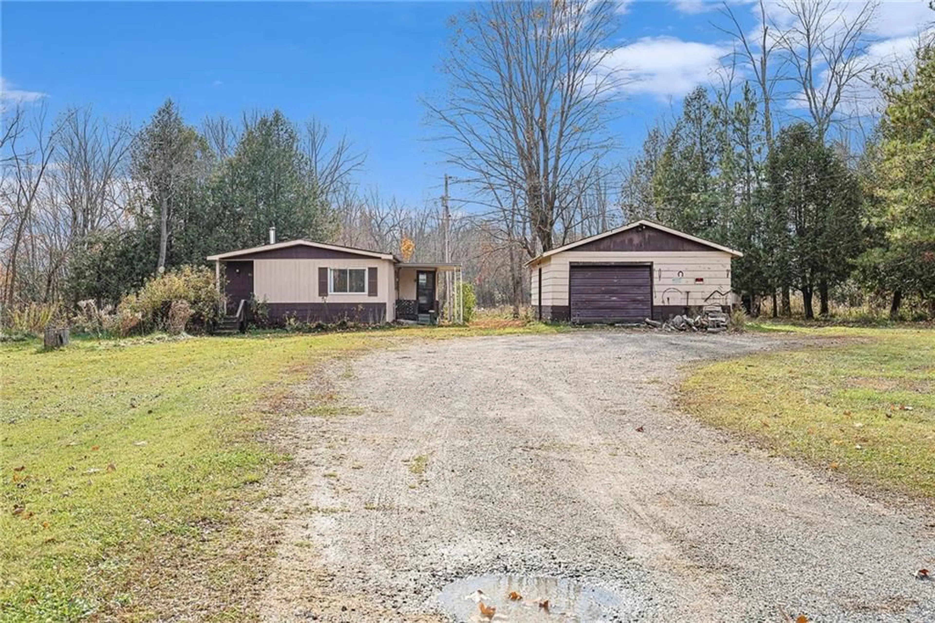 Frontside or backside of a home, cottage for 1051 WESTSHORE Dr, Perth Ontario K7H 0J3