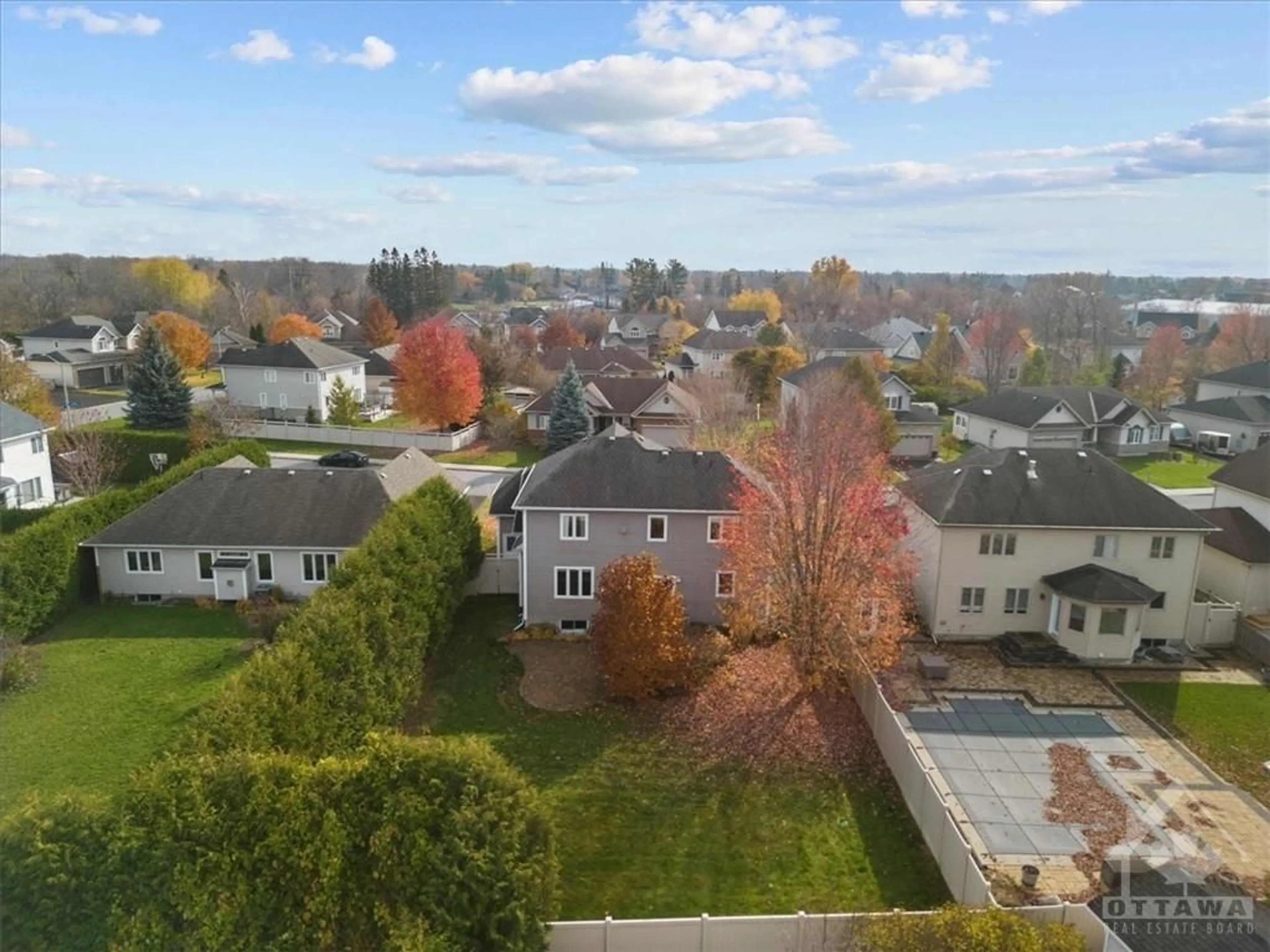 Frontside or backside of a home, the fenced backyard for 58 QUEENSTON Dr, Ottawa Ontario K0A 2Z0