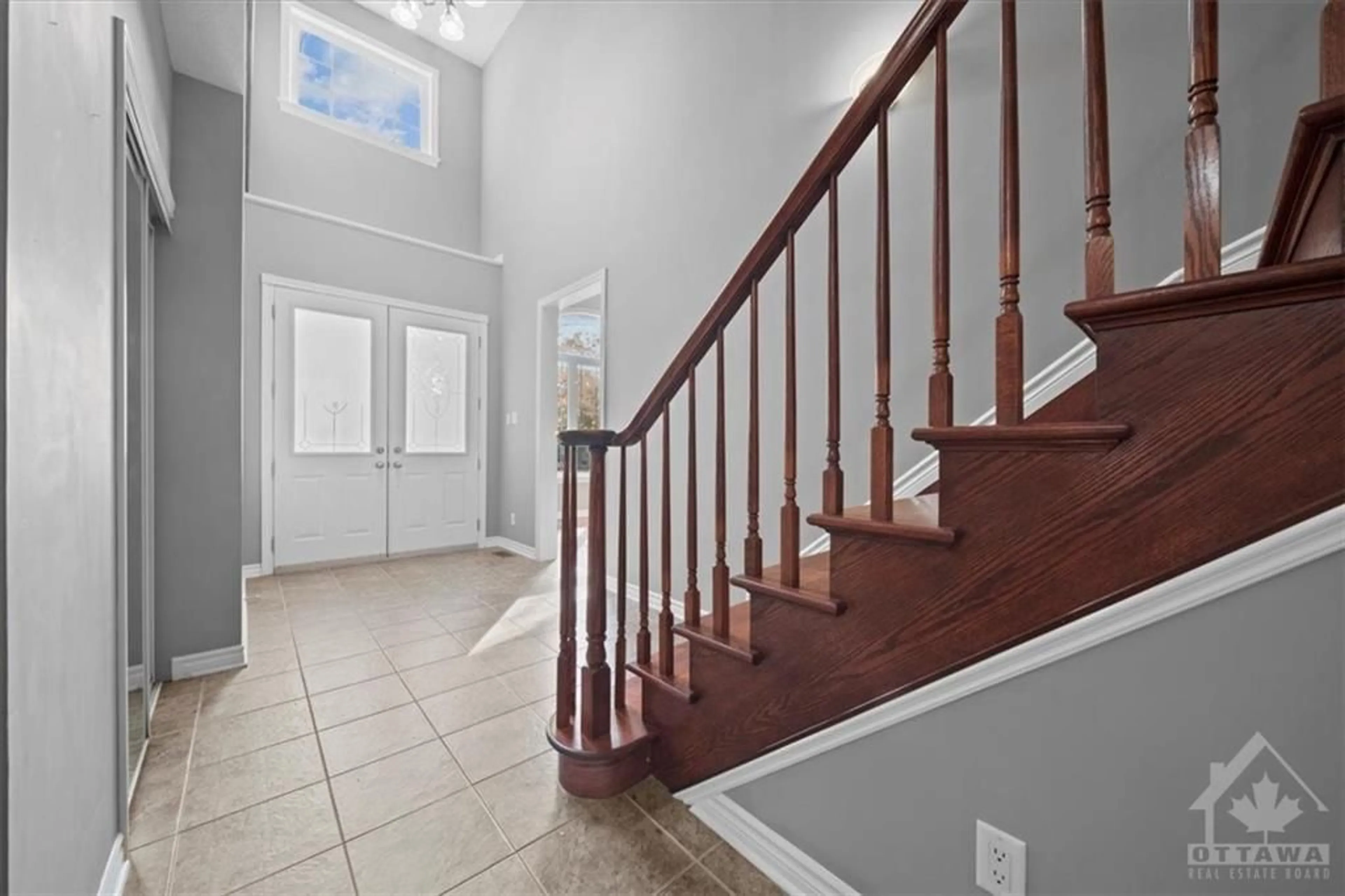 Indoor foyer, wood floors for 58 QUEENSTON Dr, Ottawa Ontario K0A 2Z0