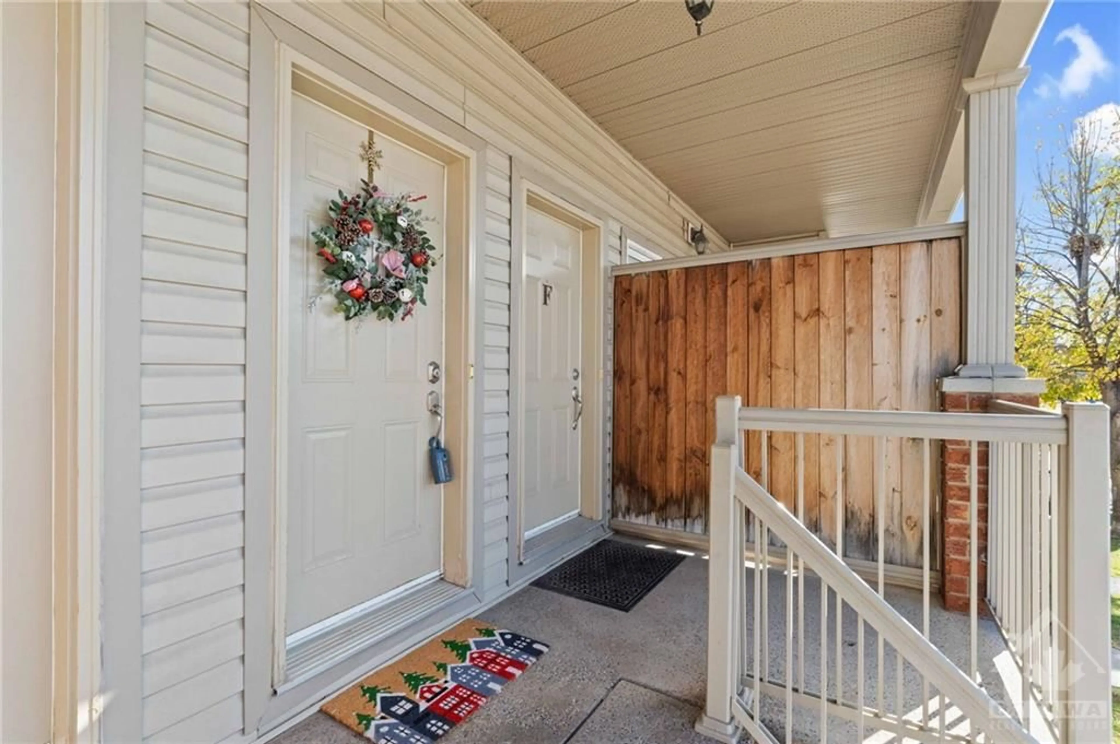 Indoor entryway, wood floors for 231 CRESTWAY Dr #J, Ottawa Ontario K2G 7C5