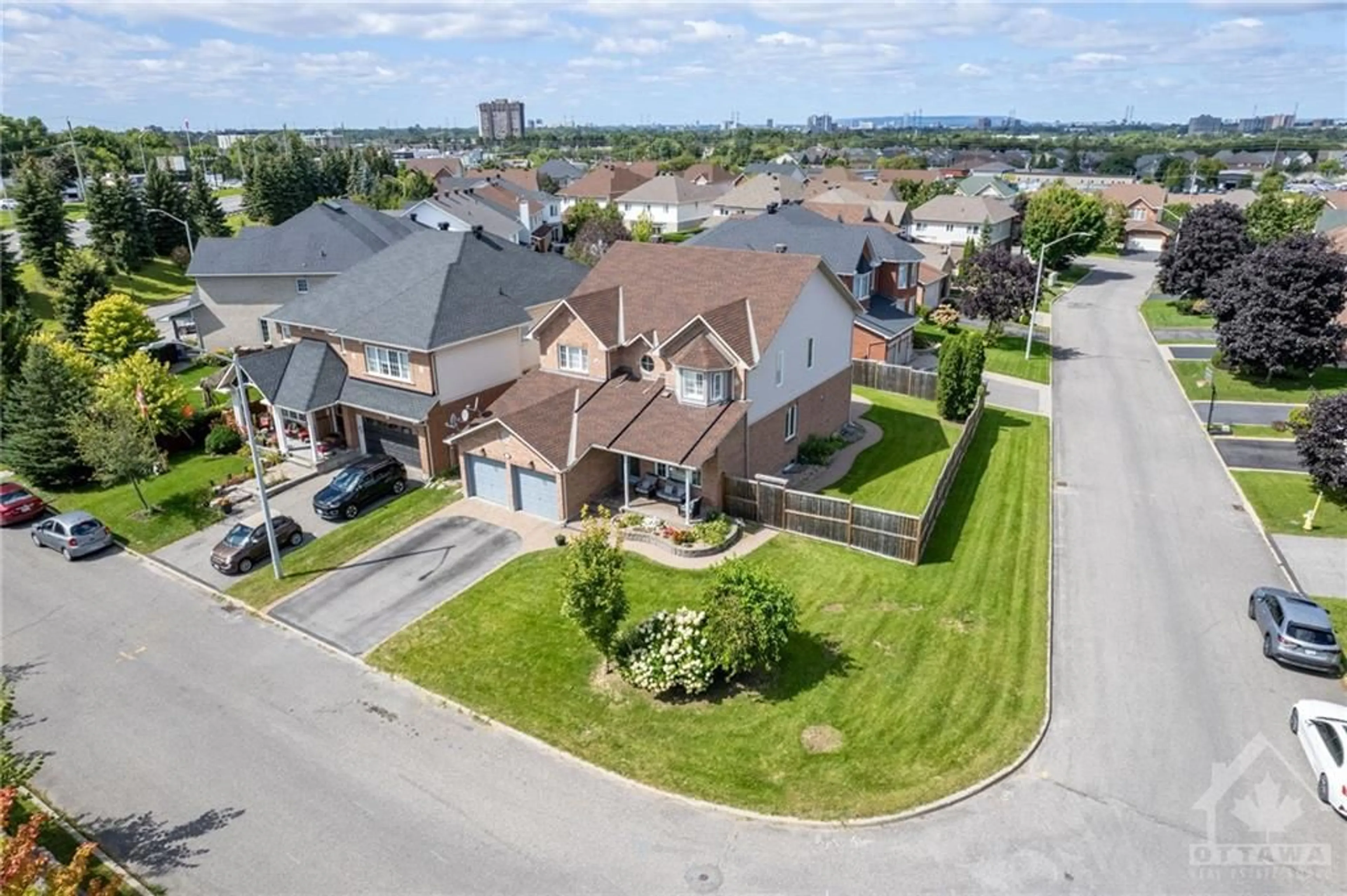 Frontside or backside of a home, the street view for 2845 HANK RIVERS Dr, Gloucester Ontario K1T 4A2