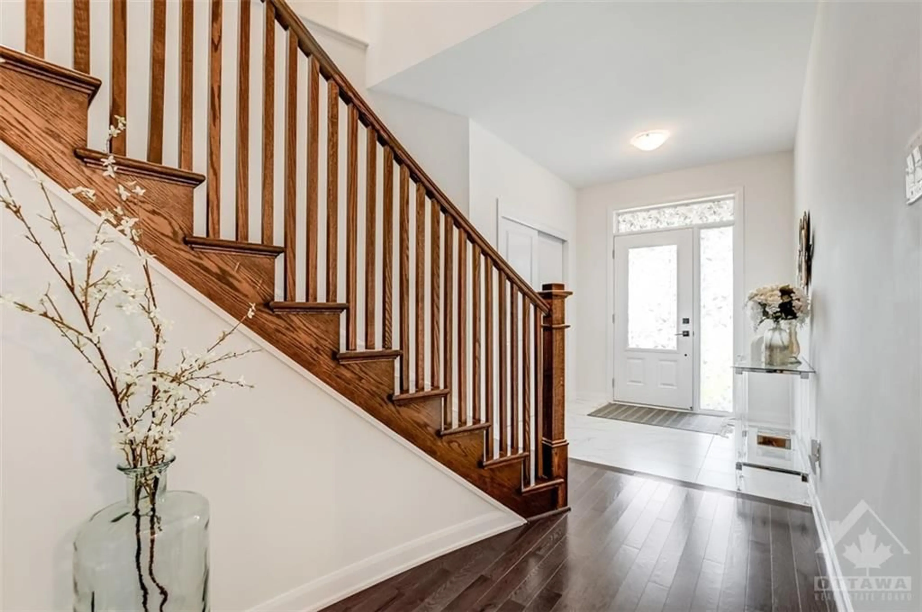 Indoor entryway, wood floors for 218 CALVINGTON Ave, Ottawa Ontario K2T 0P8