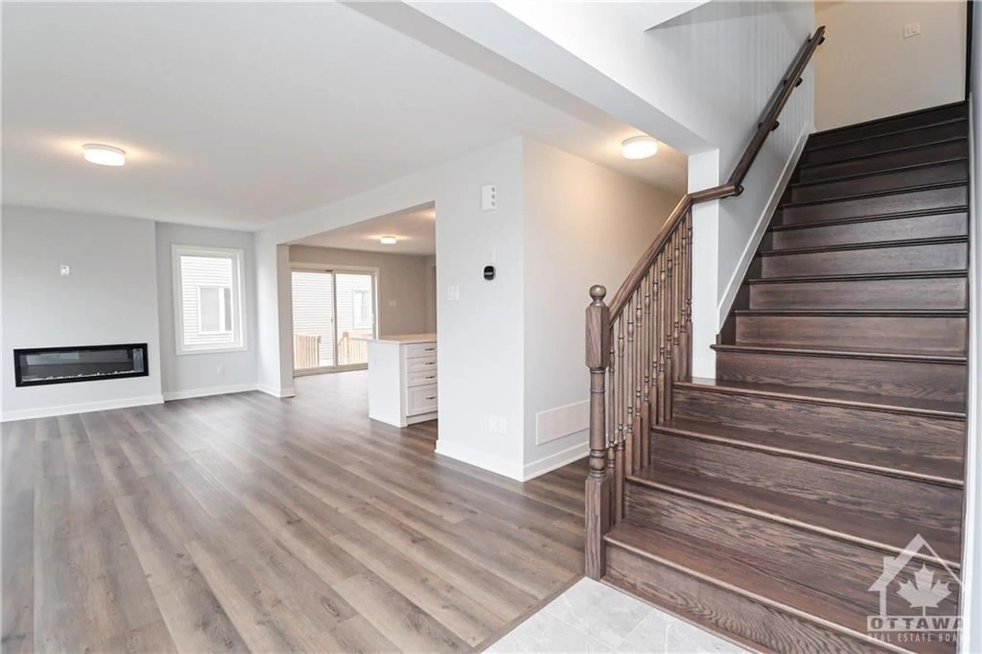 Indoor entryway, wood floors for 320 MEYNELL Rd, Richmond Ontario K0A 2Z0