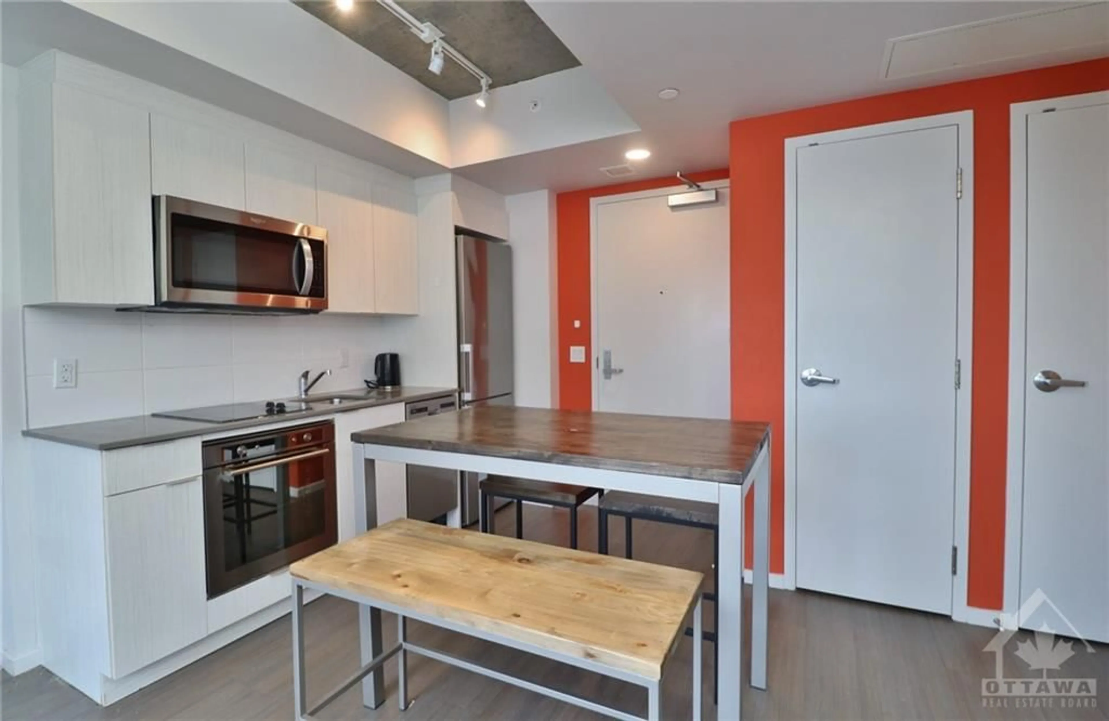 Standard kitchen, wood floors for 105 CHAMPAGNE Ave #716, Ottawa Ontario K1S 5E5