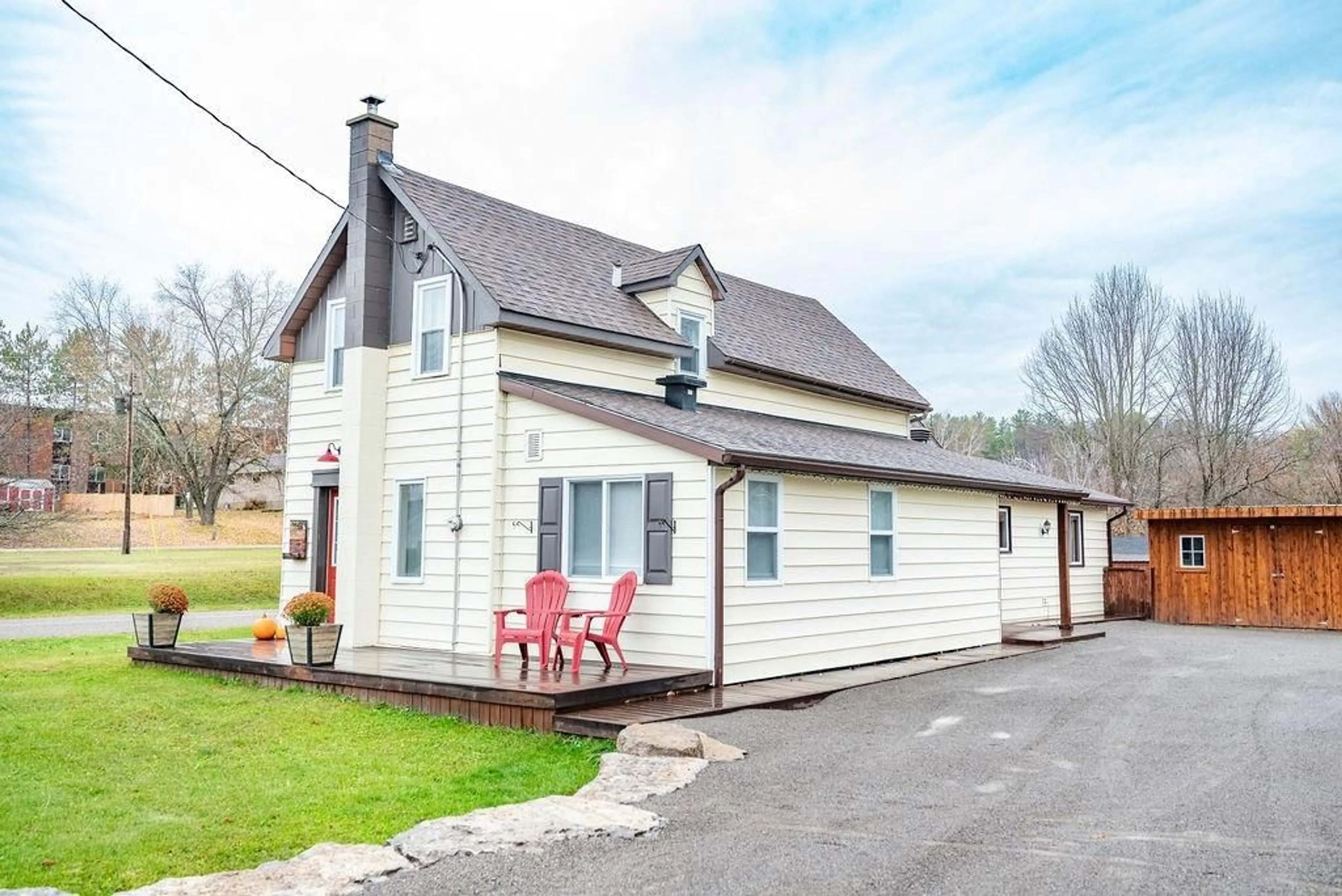 Frontside or backside of a home, cottage for 229 JANE St, Eganville Ontario K0J 1T0