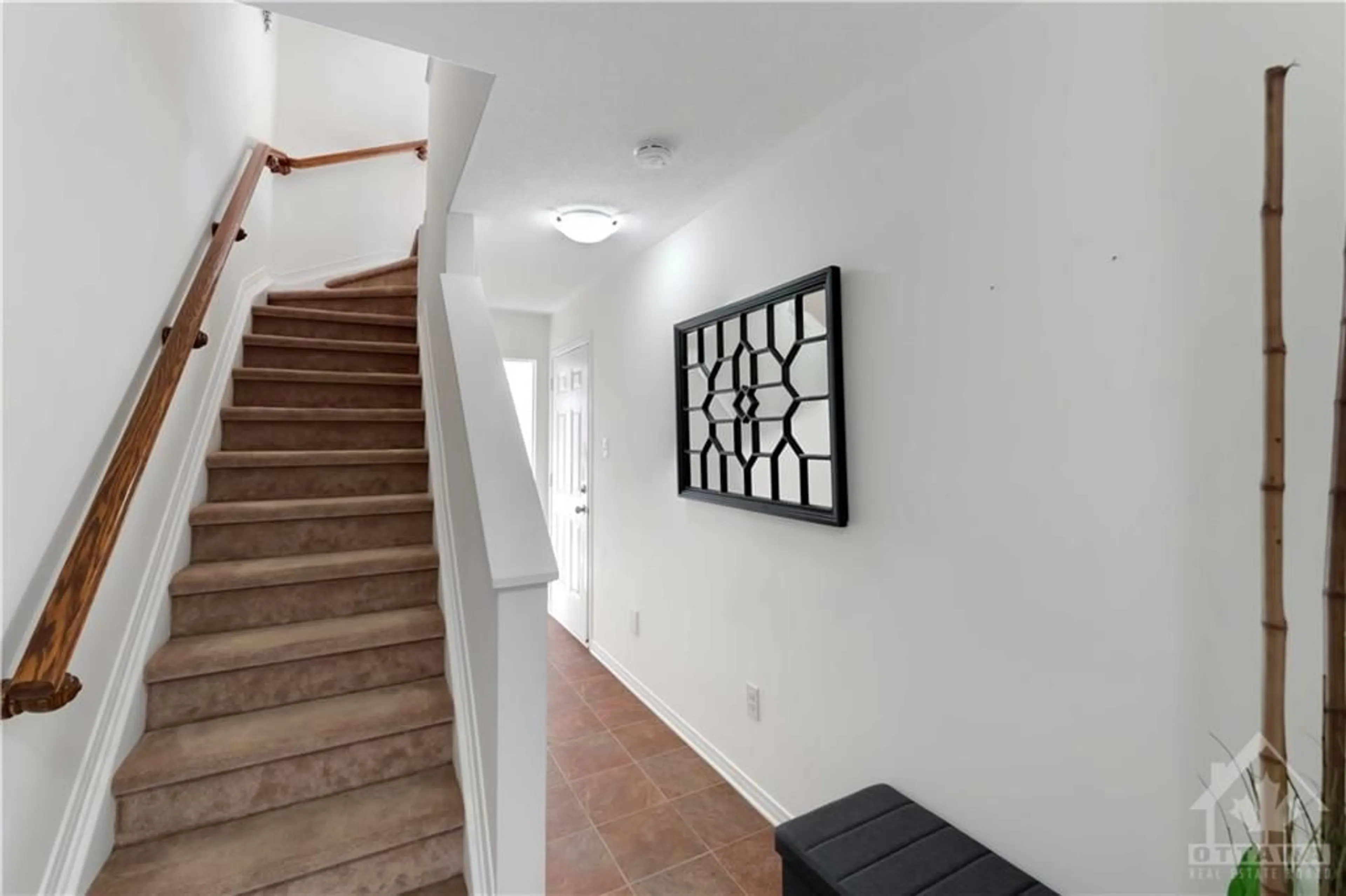 Indoor foyer, carpet floors for 223 KENNEVALE Dr, Ottawa Ontario K2J 0C3