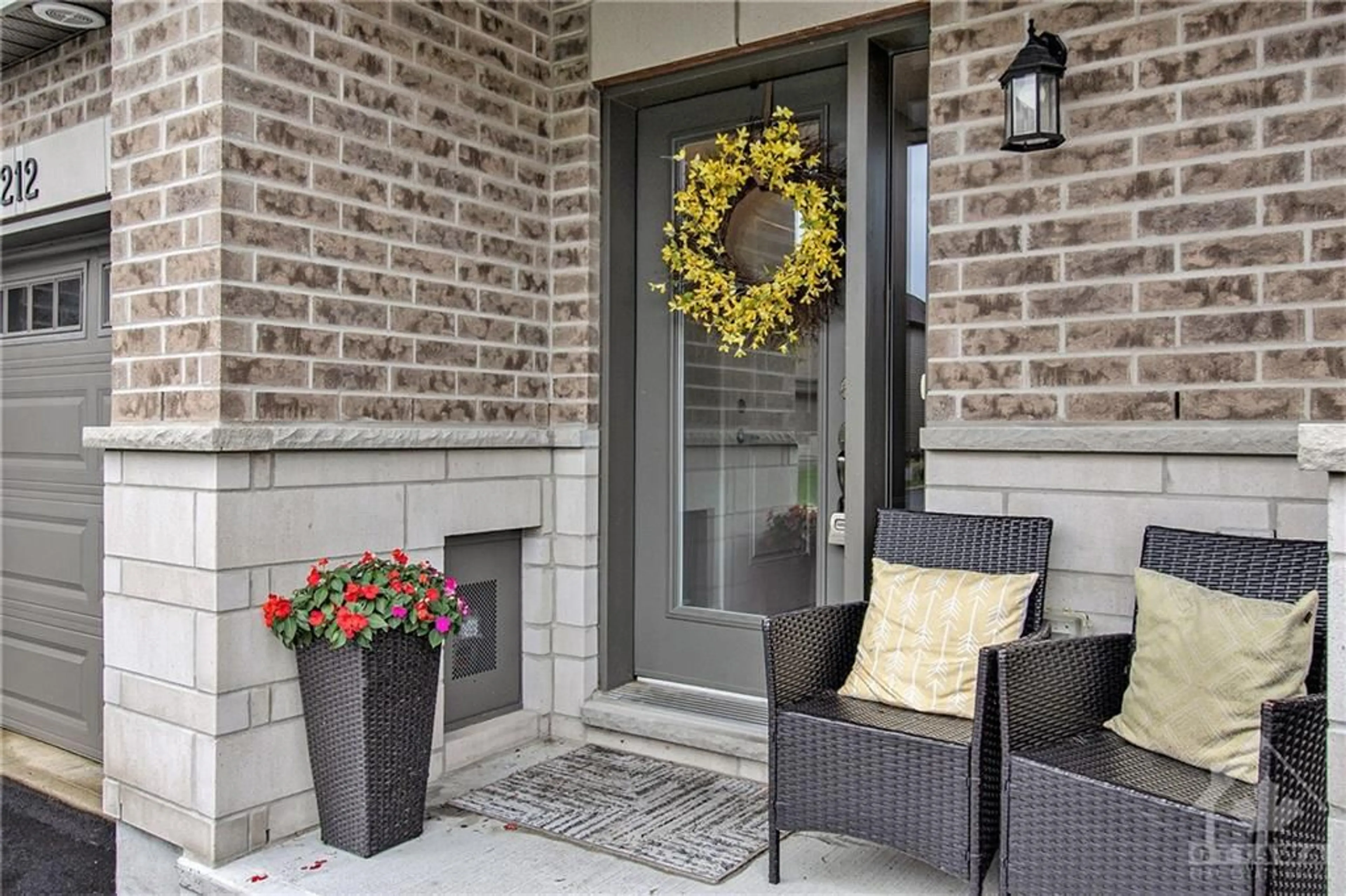 Indoor entryway, ceramic floors for 212 PURCHASE Cres, Stittsville Ontario K2S 2L8