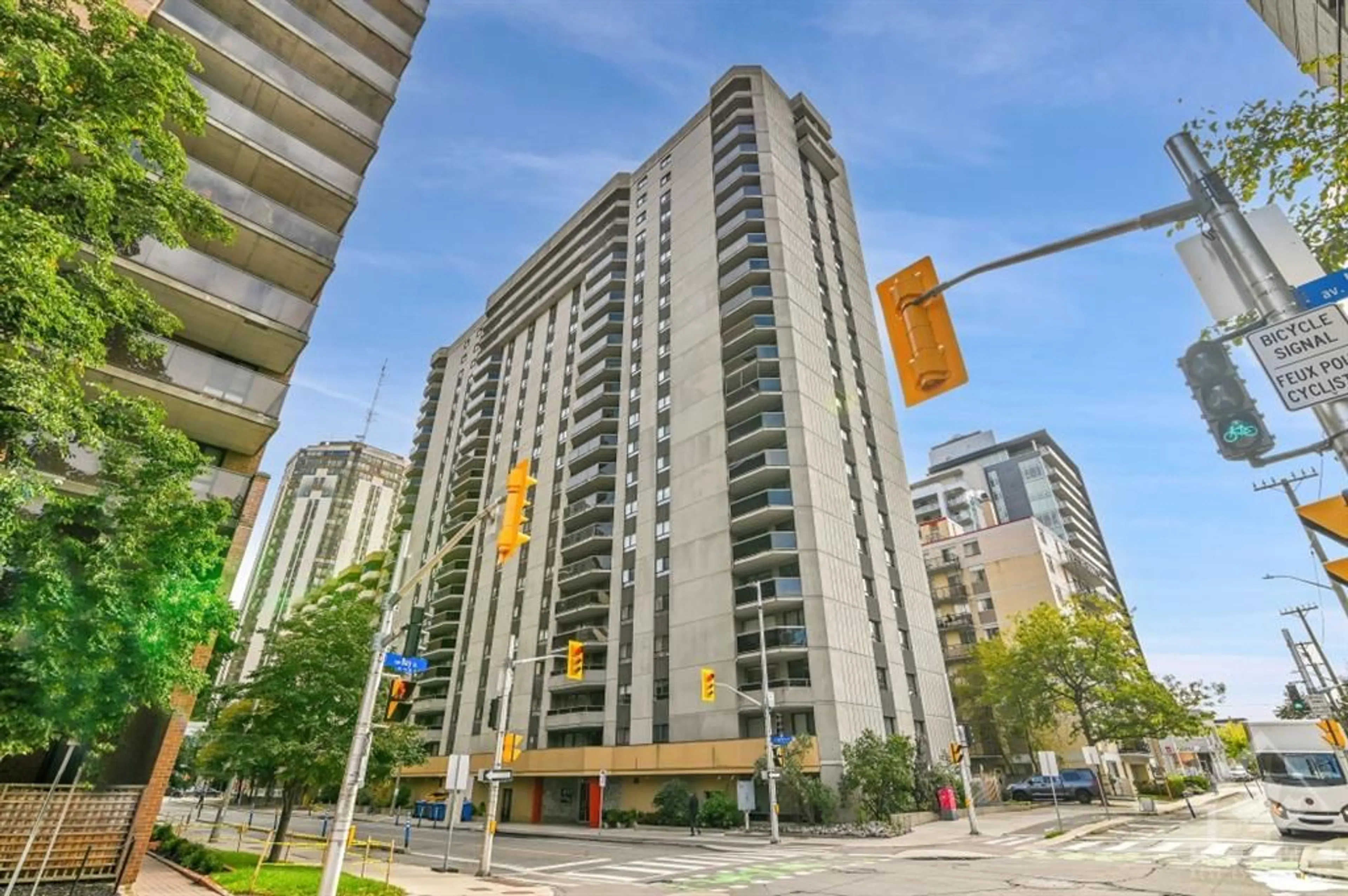 A pic from exterior of the house or condo, the street view for 470 LAURIER Ave #604, Ottawa Ontario K1R 7W9