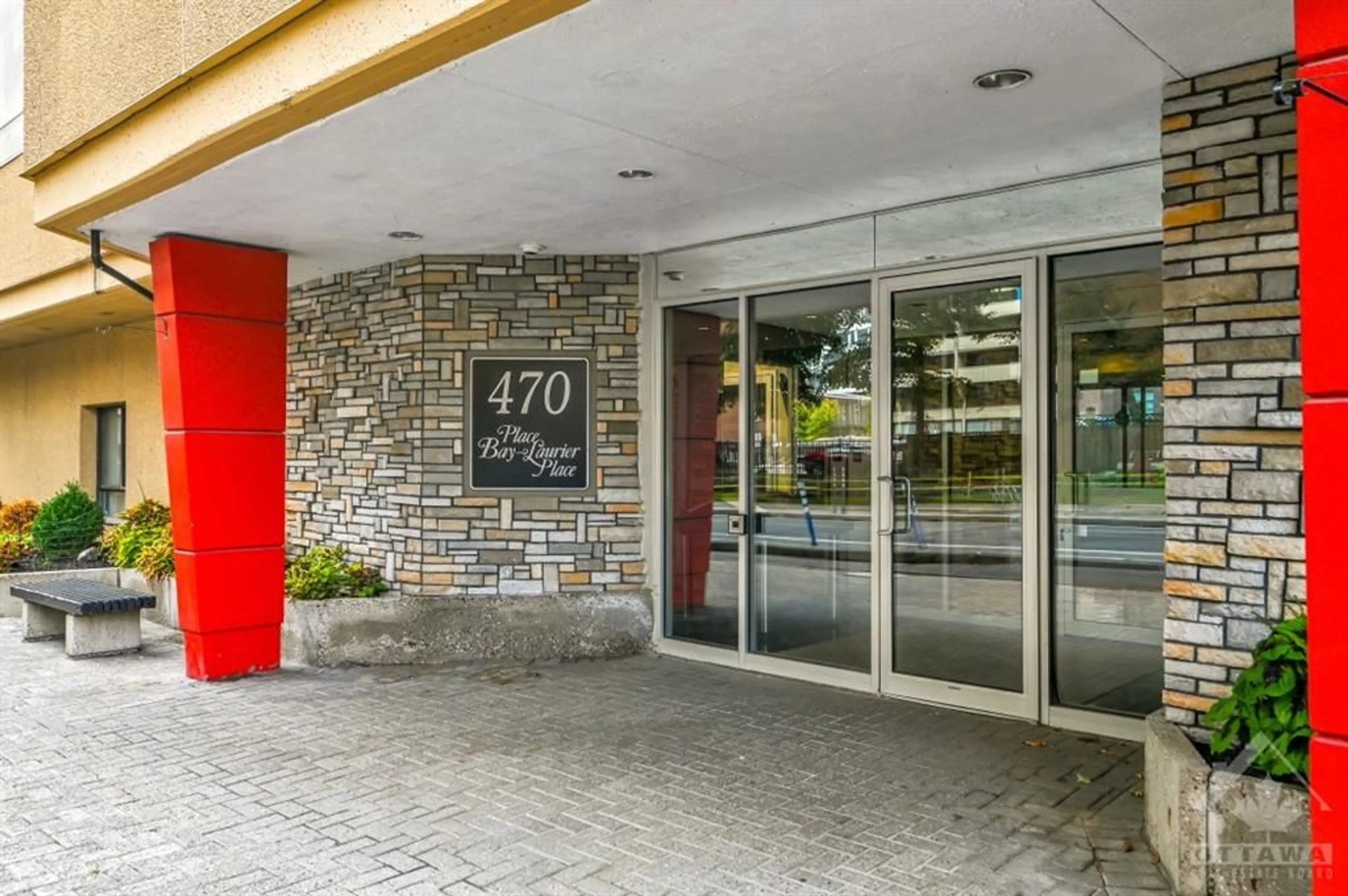 Indoor foyer for 470 LAURIER Ave #604, Ottawa Ontario K1R 7W9