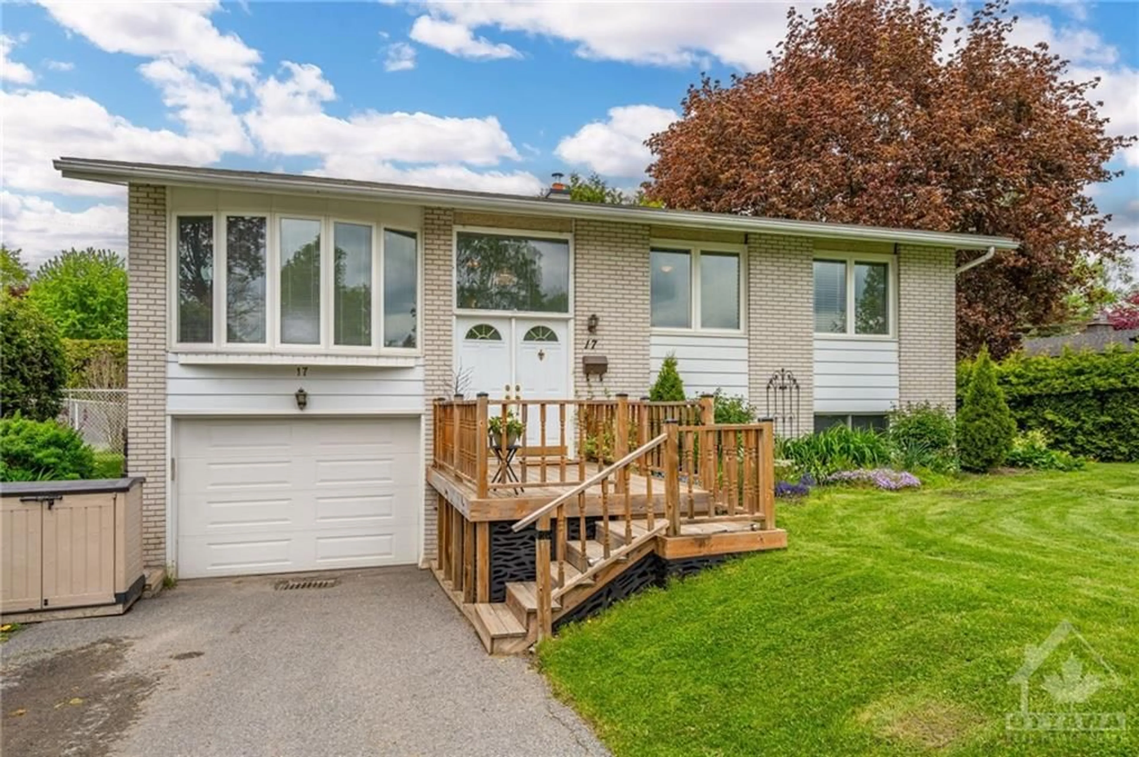 Frontside or backside of a home, cottage for 17 WEST HERRINGTON Crt, Ottawa Ontario K2H 6B9