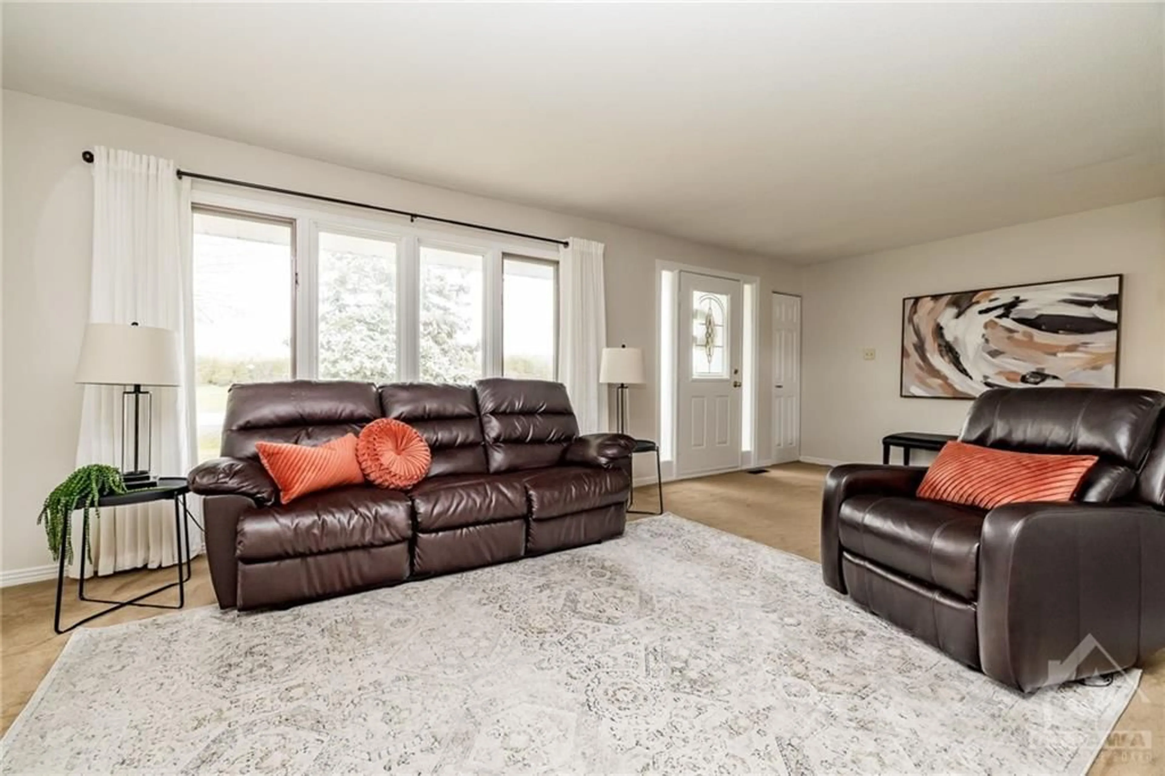 Living room, carpet floors for 2508 CENTURY Rd, Richmond Ontario K0A 2Z0