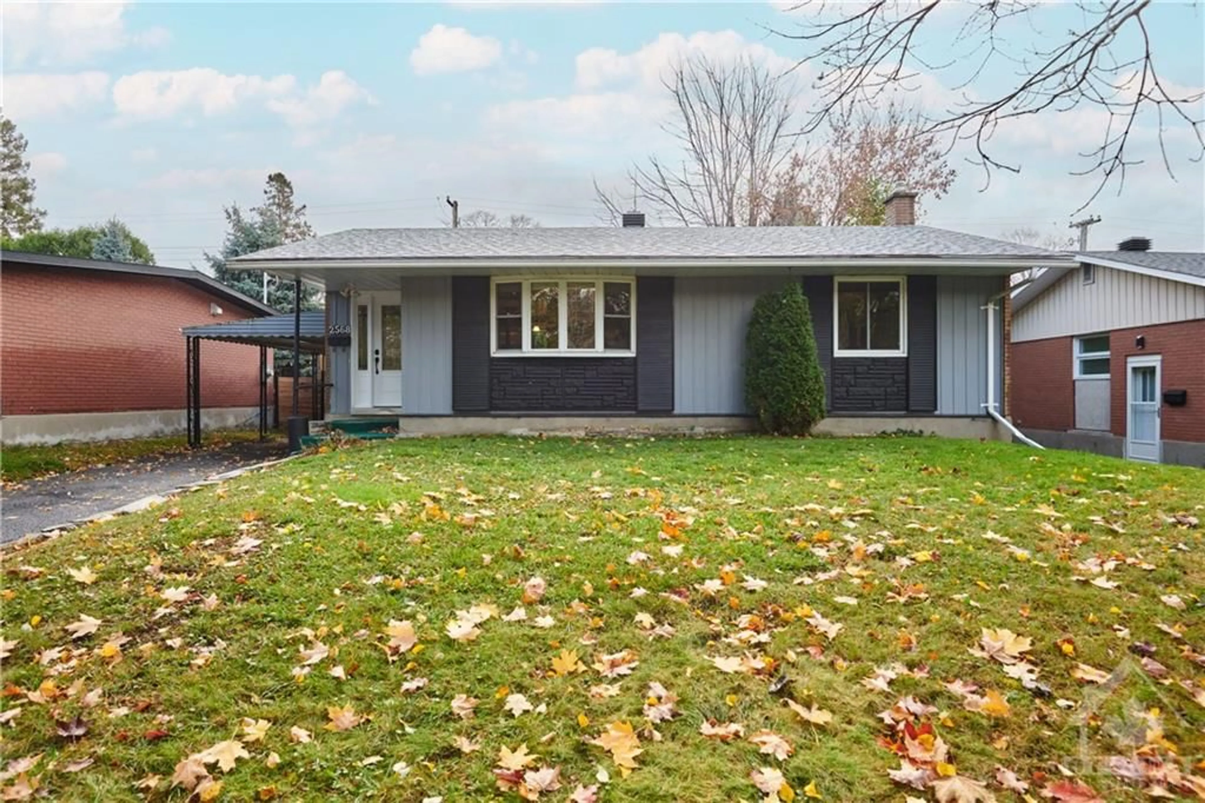 Frontside or backside of a home, cottage for 2568 HANLON Ave, Ottawa Ontario K2B 7X4