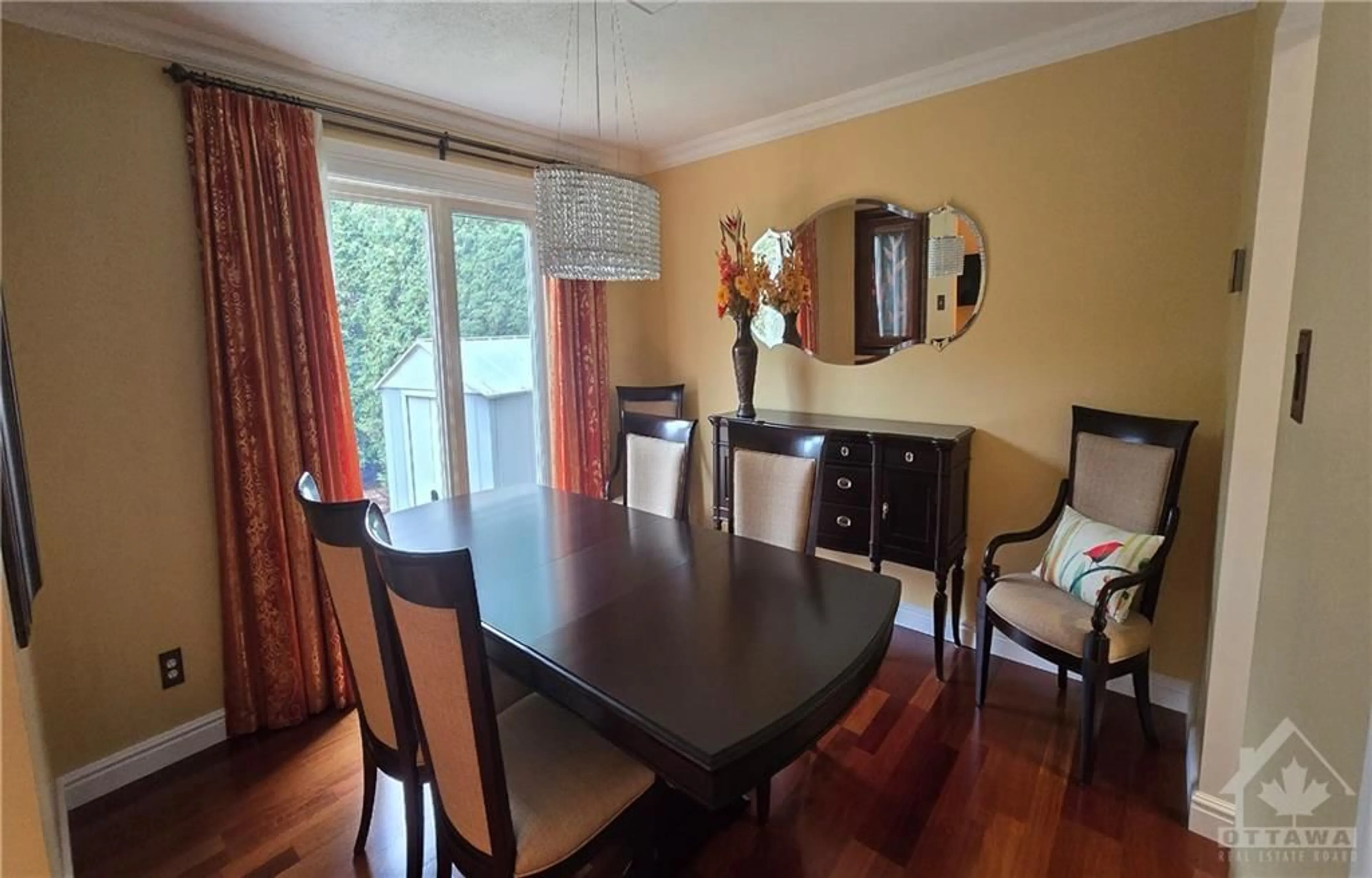 Dining room, wood floors, cottage for 1627 CHAMPNEUF Dr, Ottawa Ontario K1C 6C1