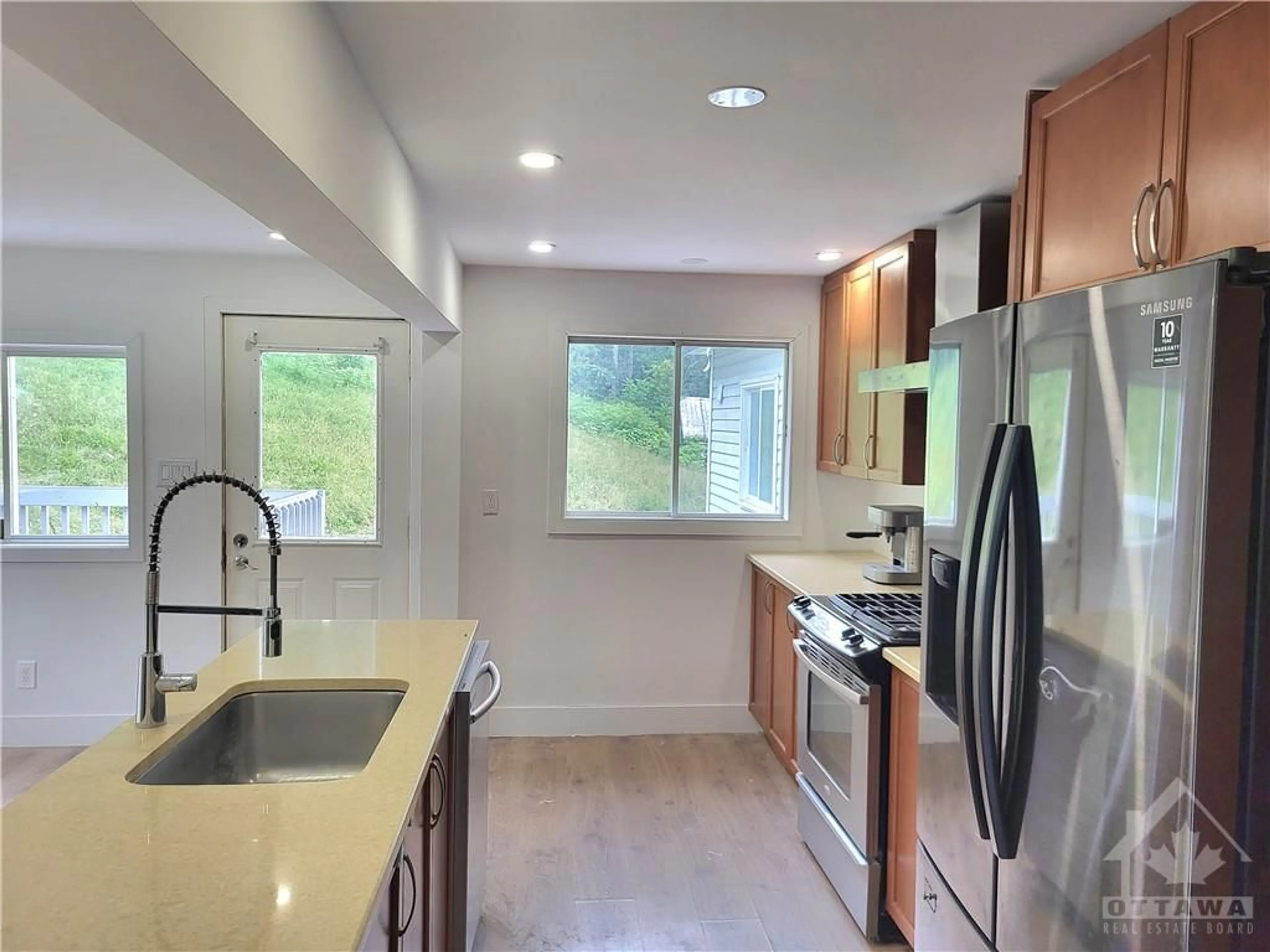 Open concept kitchen for 3774 OLD MONTREAL Rd, Ottawa Ontario K4C 1J1