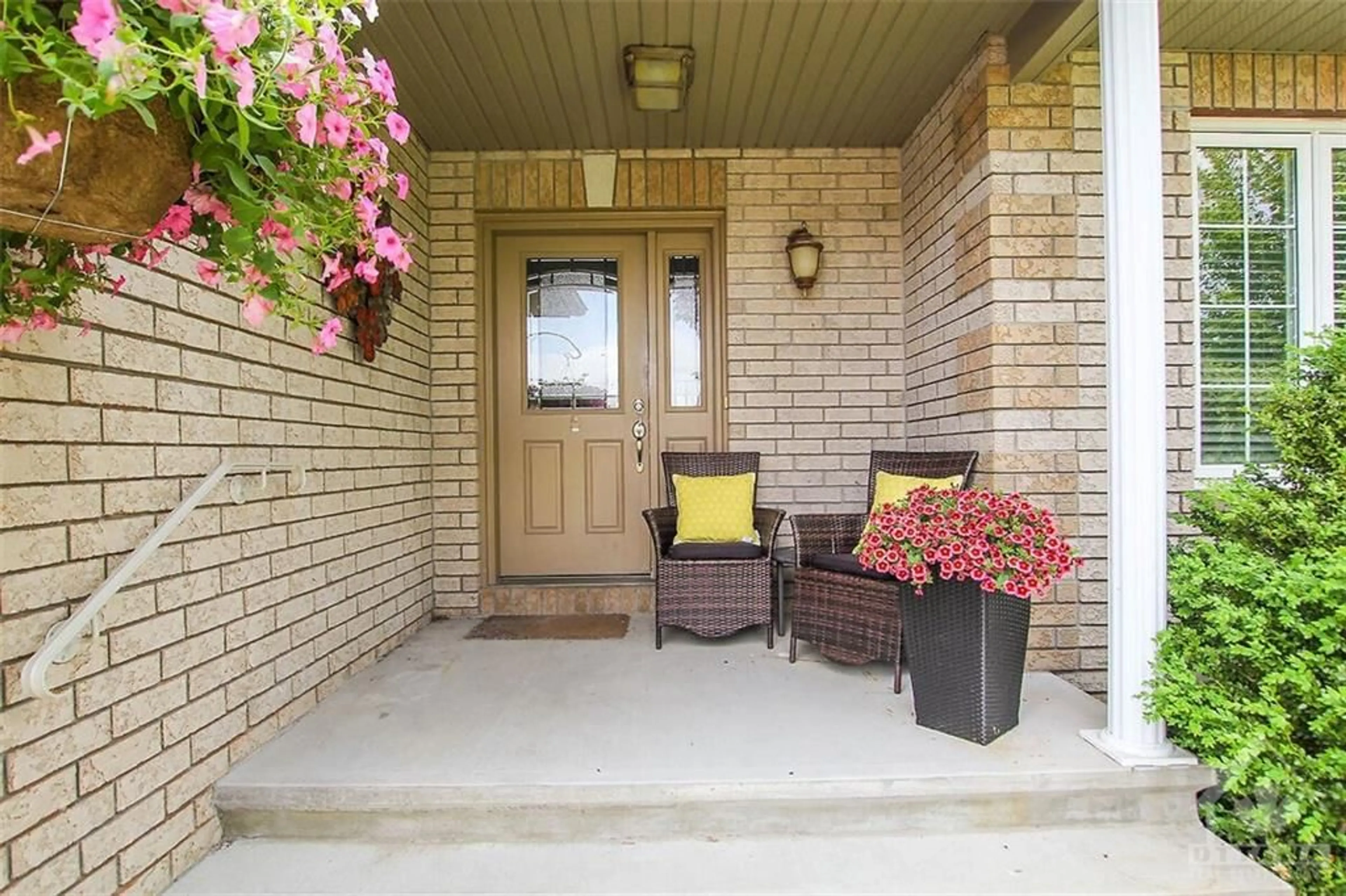 Indoor entryway, wood floors for 412 VAN DUSEN St, Almonte Ontario K0A 1A0