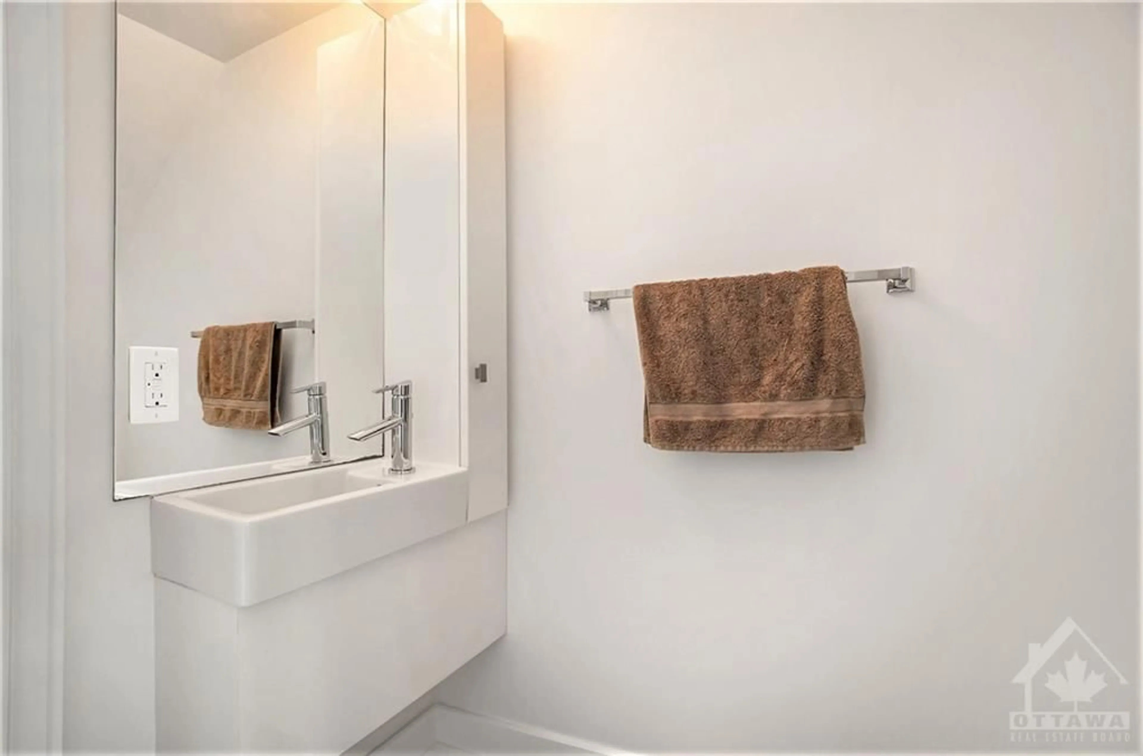 Bathroom, ceramic floors for 197 LISGAR St #202, Ottawa Ontario K2P 0C3