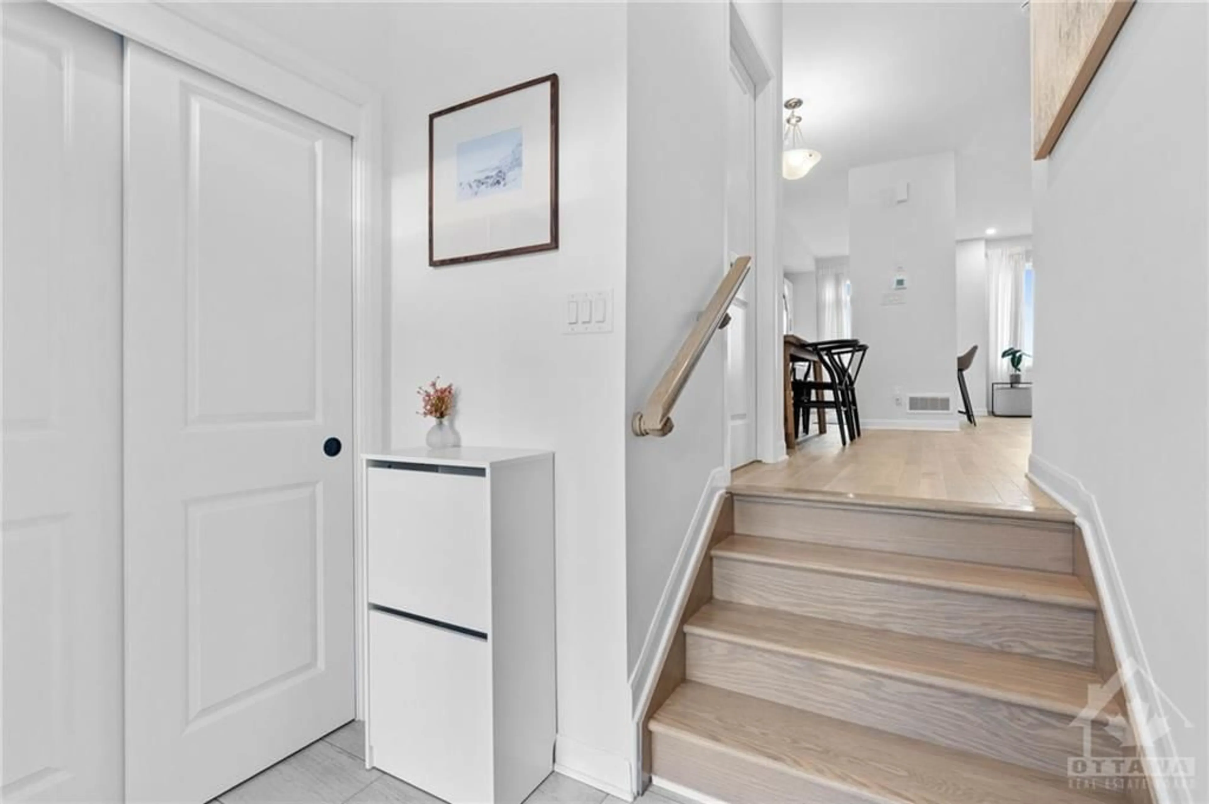 Indoor entryway, wood floors for 427 KAYAK St, Ottawa Ontario K2J 4J1