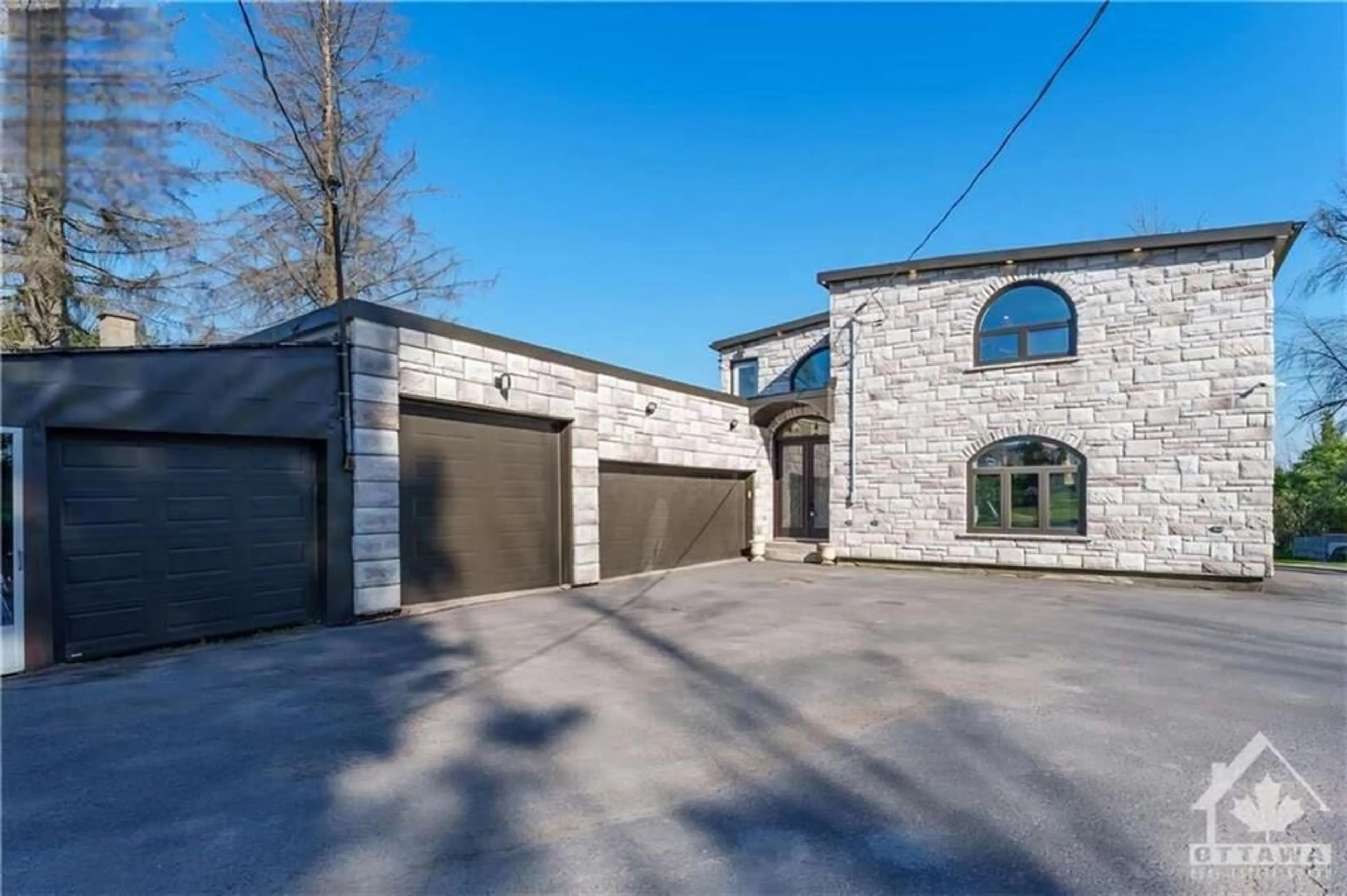 Indoor garage, cement floor for 6327 PURCELL Rd, Cornwall Ontario K6H 7R7