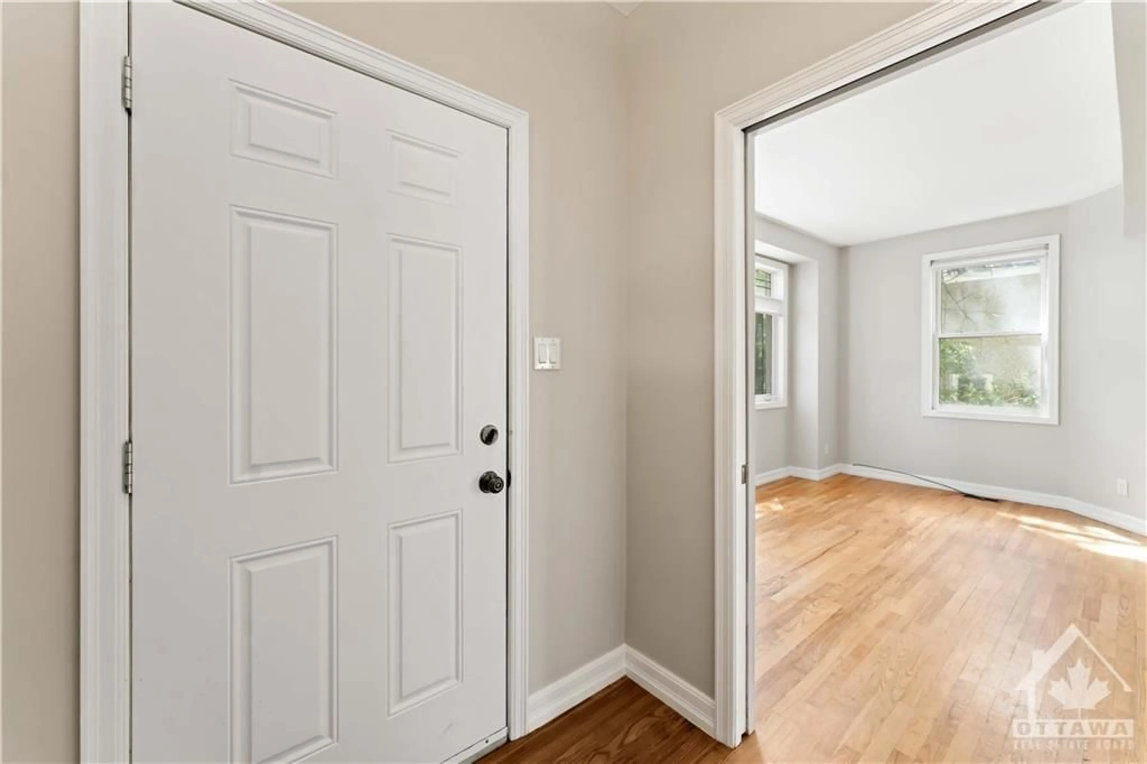 Indoor entryway, wood floors for 463 SUNNYSIDE Ave, Ottawa Ontario K1S 0S8