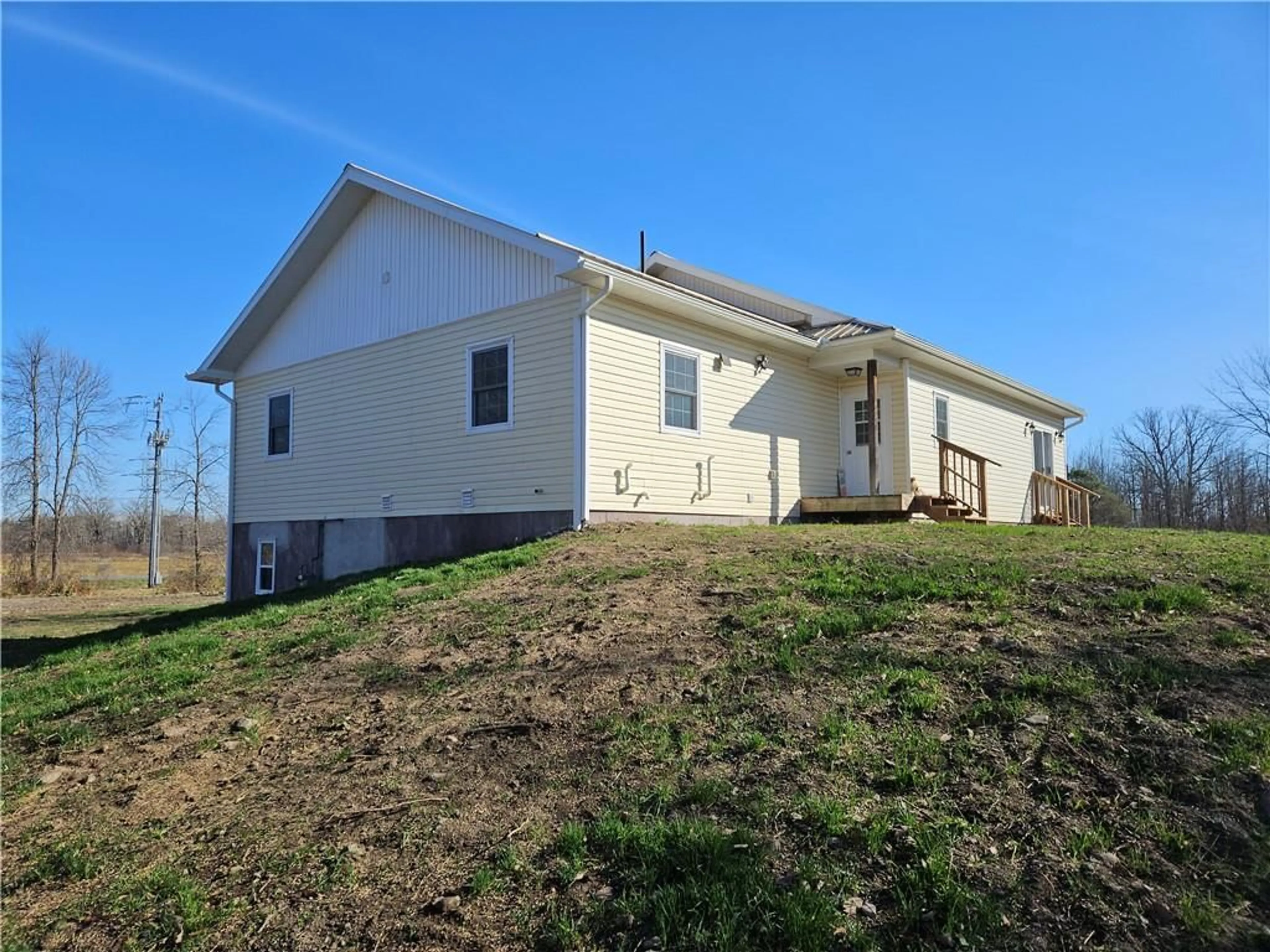 Frontside or backside of a home, the fenced backyard for 5530 RICHMOND Dr, Long Sault Ontario K0C 1P0