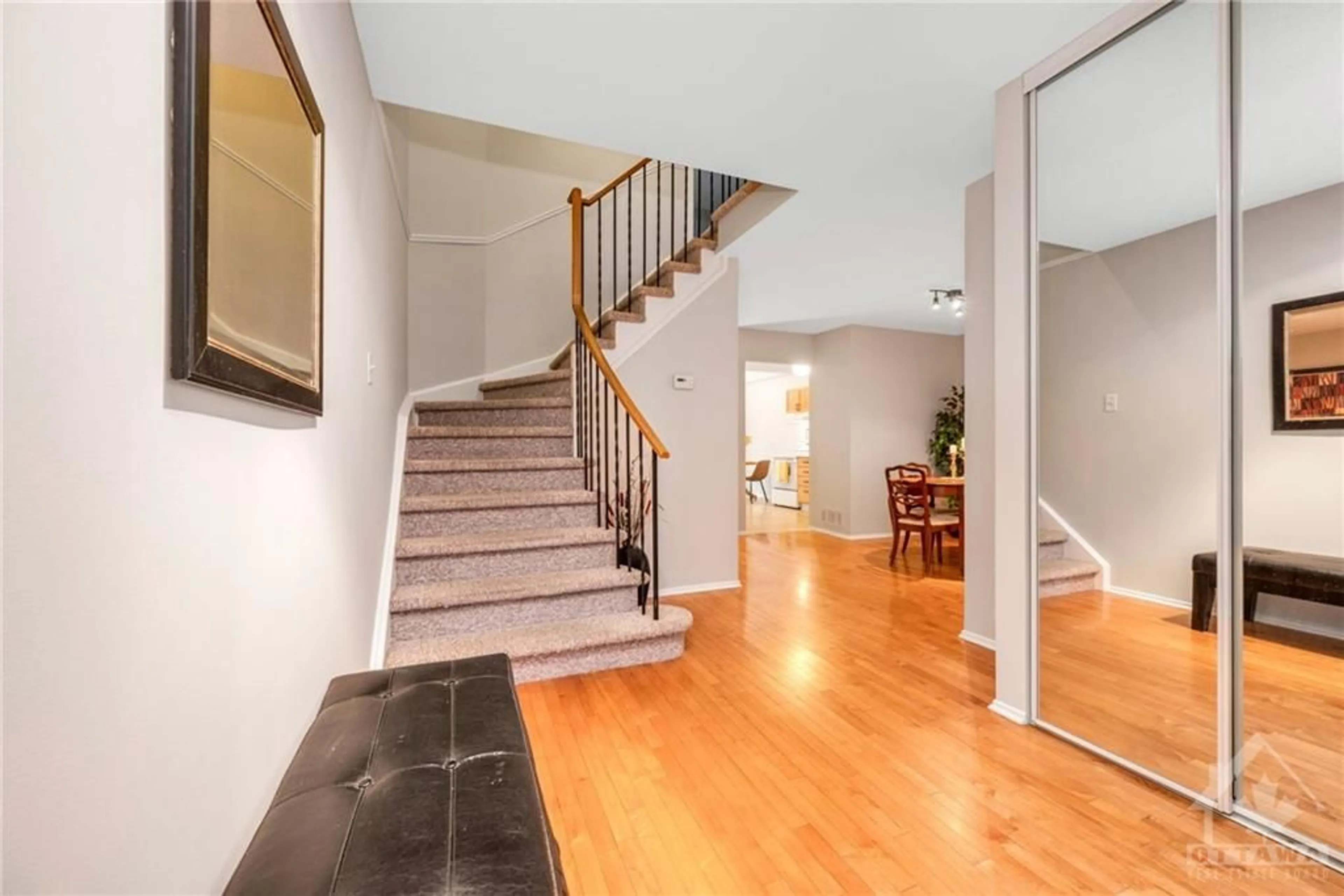 Indoor foyer, wood floors for 556 LATOUR Cres, Ottawa Ontario K4A 1N6