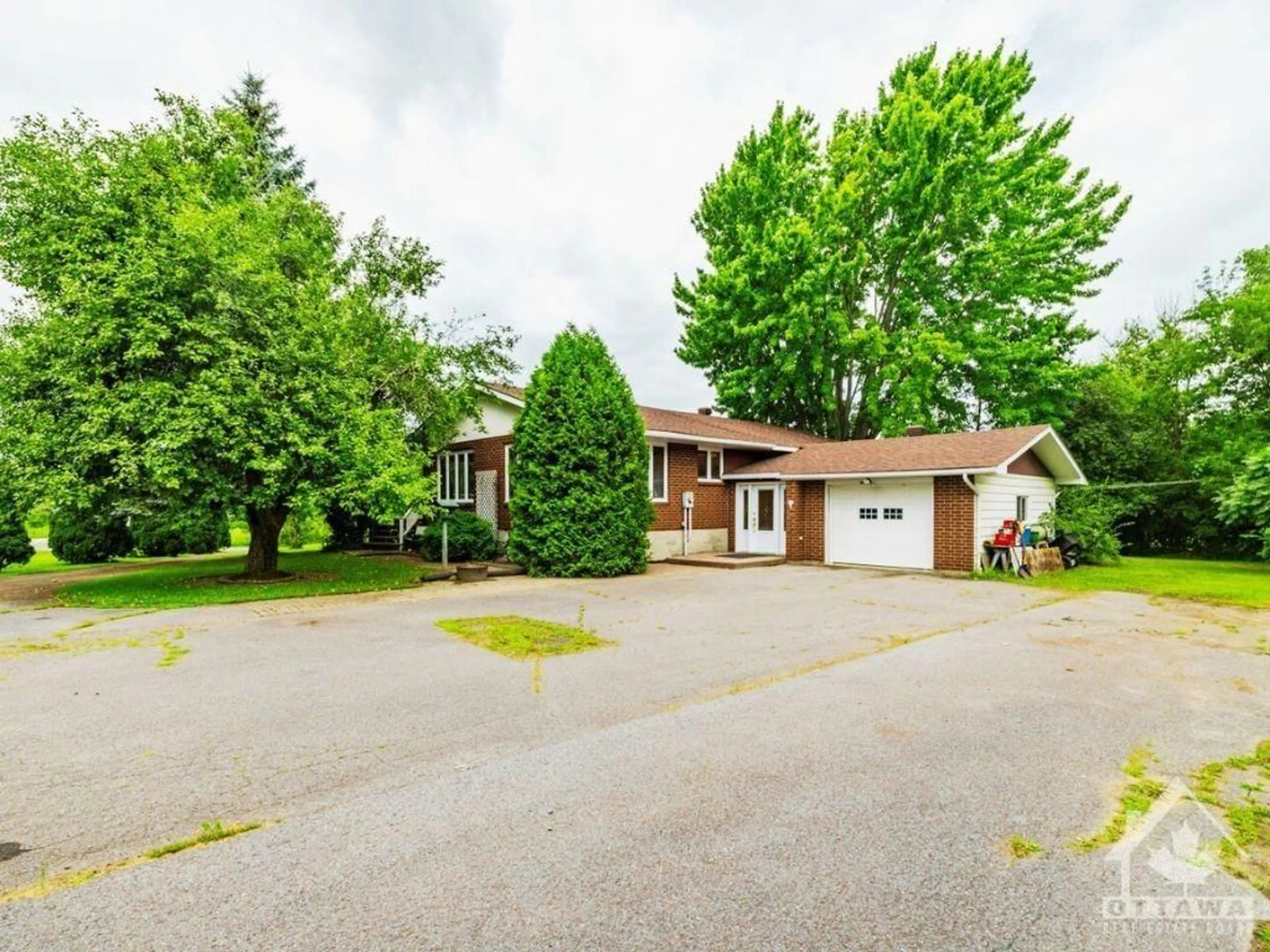 Frontside or backside of a home, the street view for 10984 COUNTY ROAD 2 Rd, Iroquois Ontario K0E 1K0