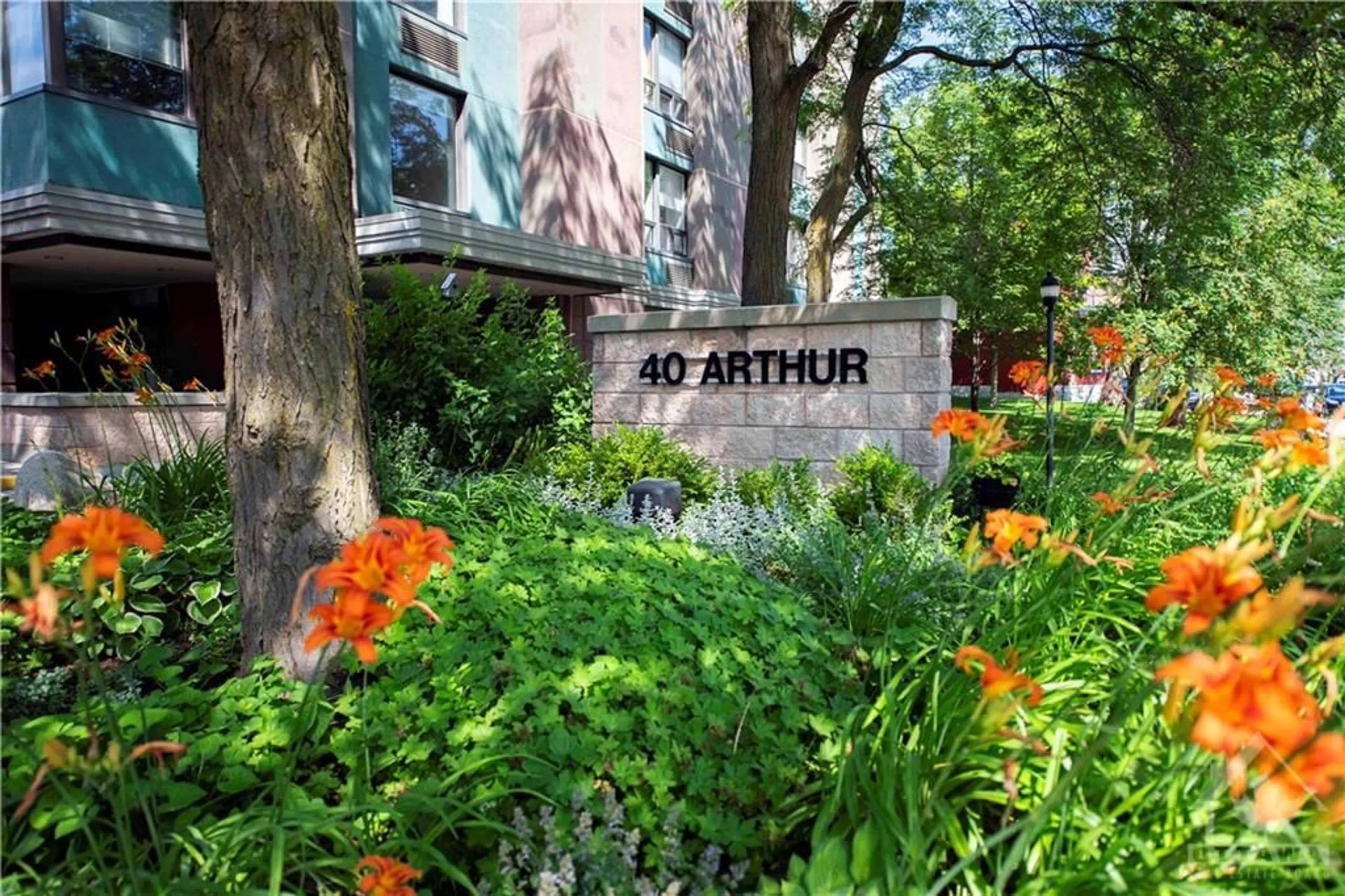 A pic from exterior of the house or condo, the street view for 40 ARTHUR St #404, Ottawa Ontario K1R 7T5