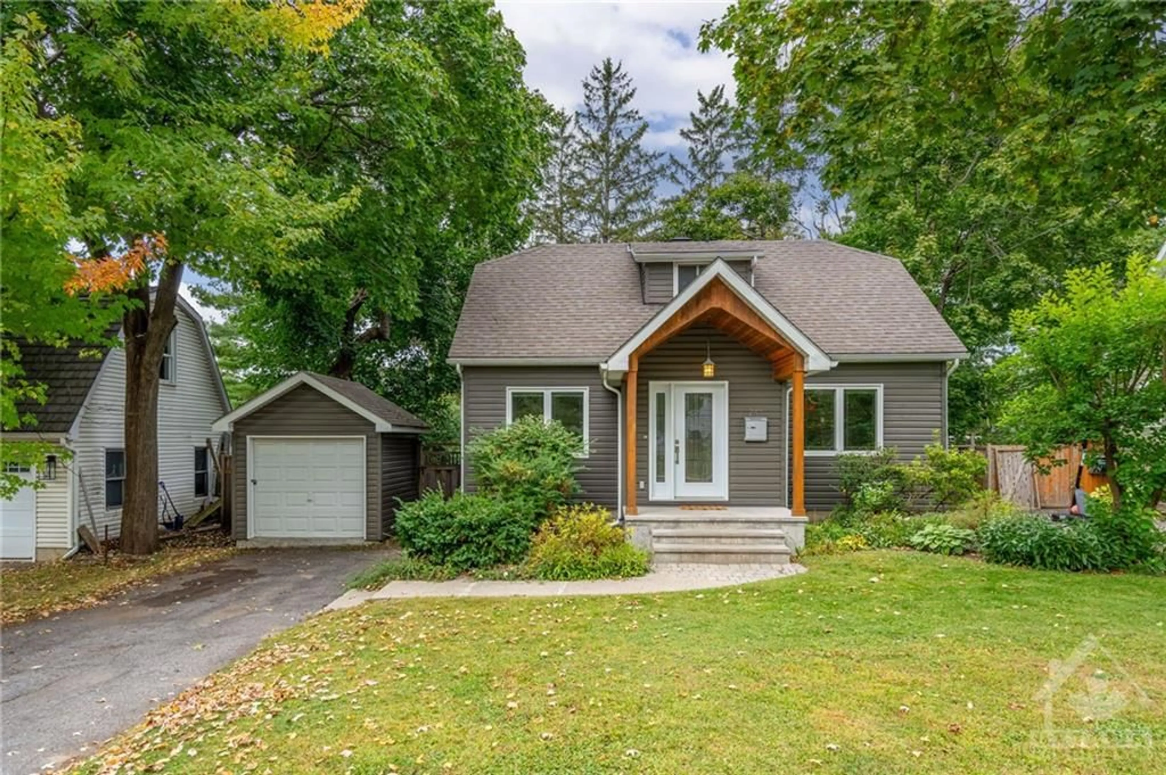 Frontside or backside of a home, cottage for 241 PLEASANT PARK Rd, Ottawa Ontario K1H 5M4