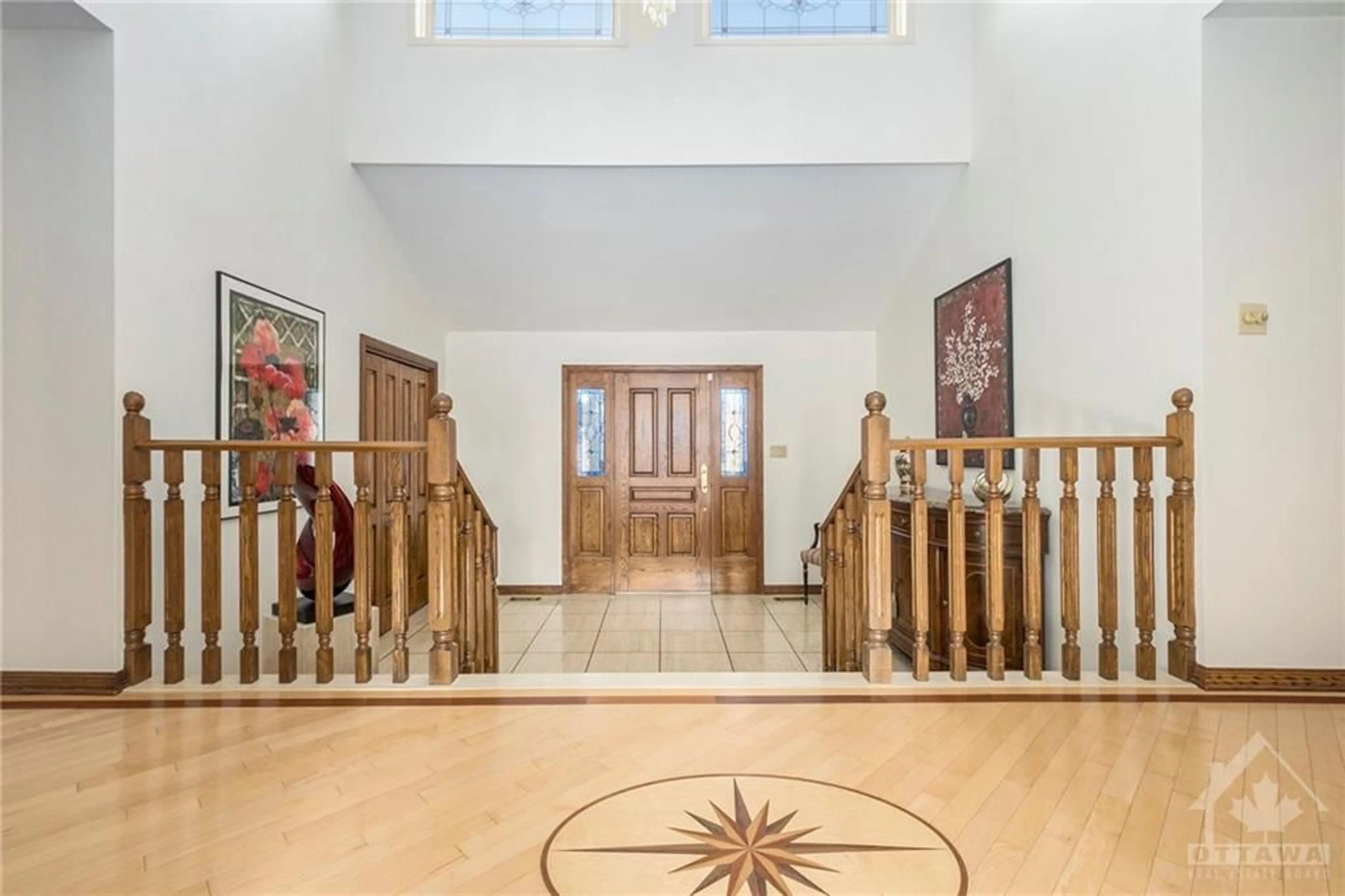 Indoor foyer, wood floors for 4 TIMBERCREST Ridge, Ottawa Ontario K2R 1B4