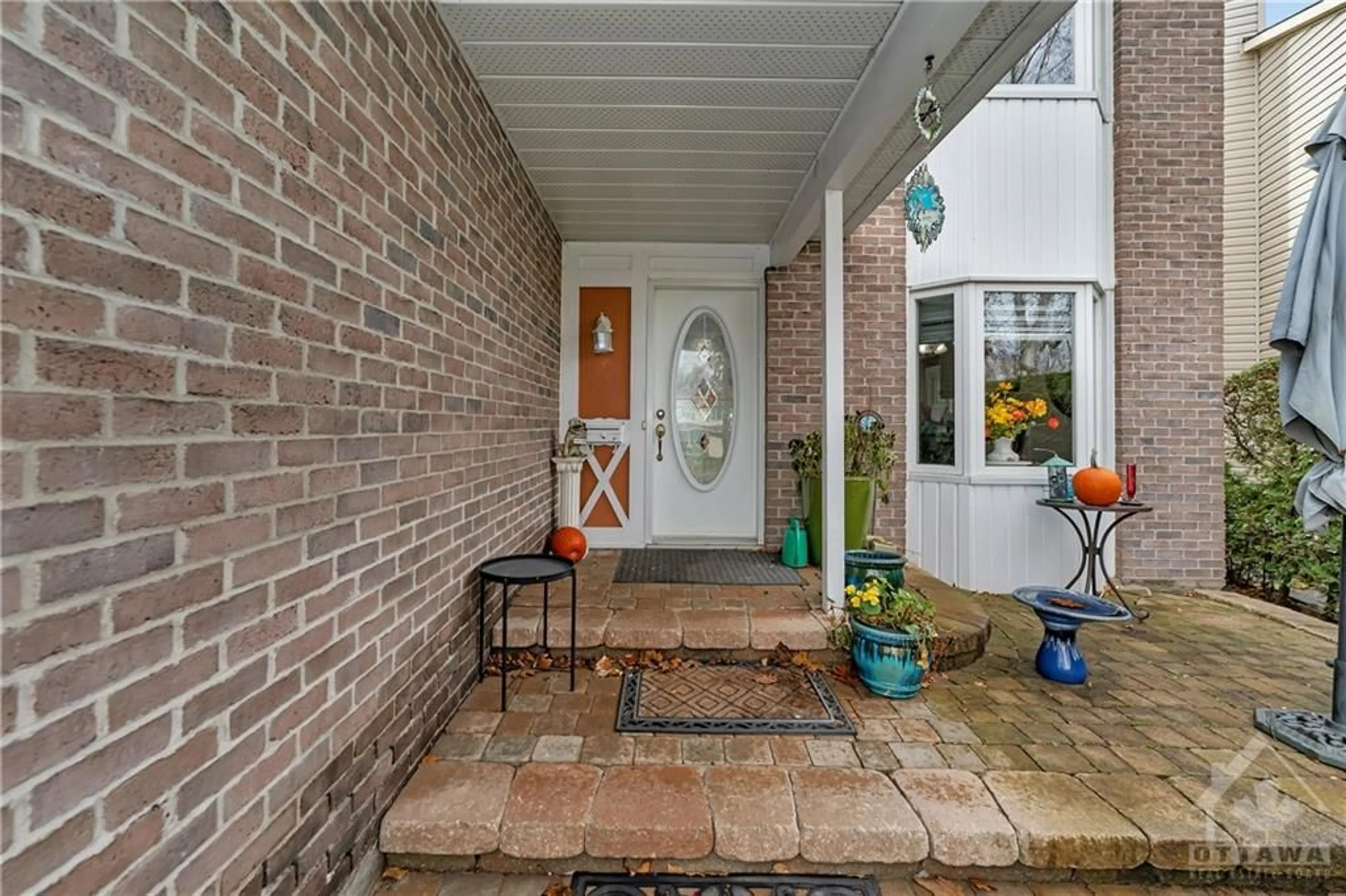 Indoor entryway, ceramic floors for 814 GADWELL Crt, Ottawa Ontario K1E 2L1