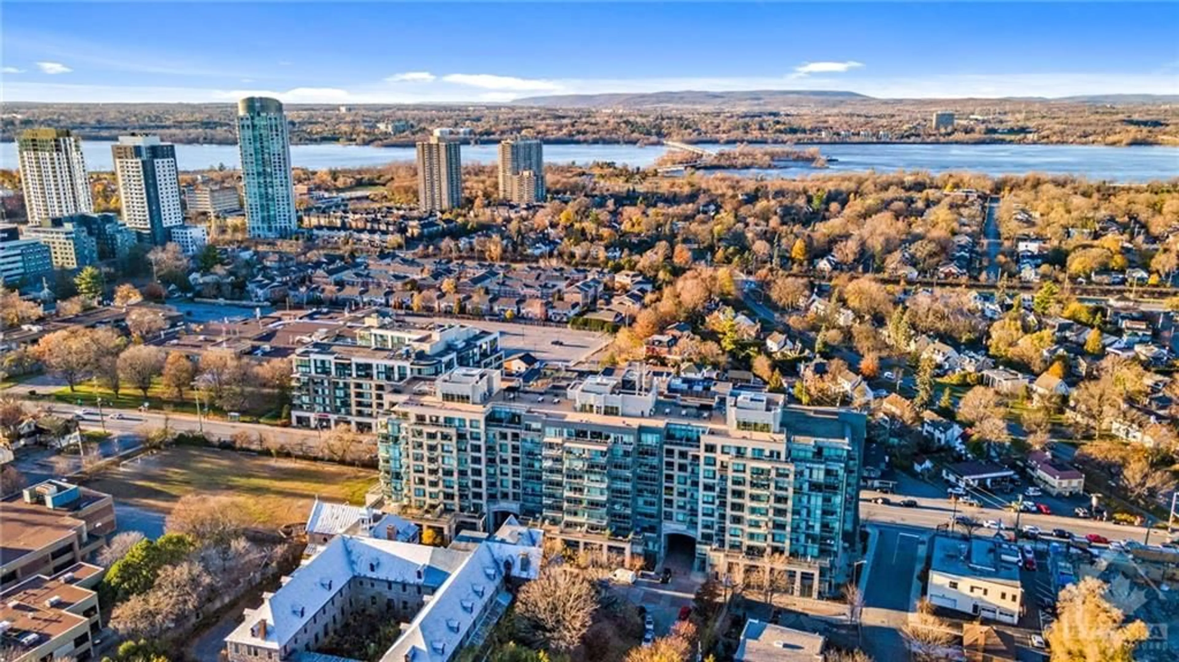 A pic from exterior of the house or condo, the view of city buildings for 88 RICHMOND Rd #805, Ottawa Ontario K1X 0B1