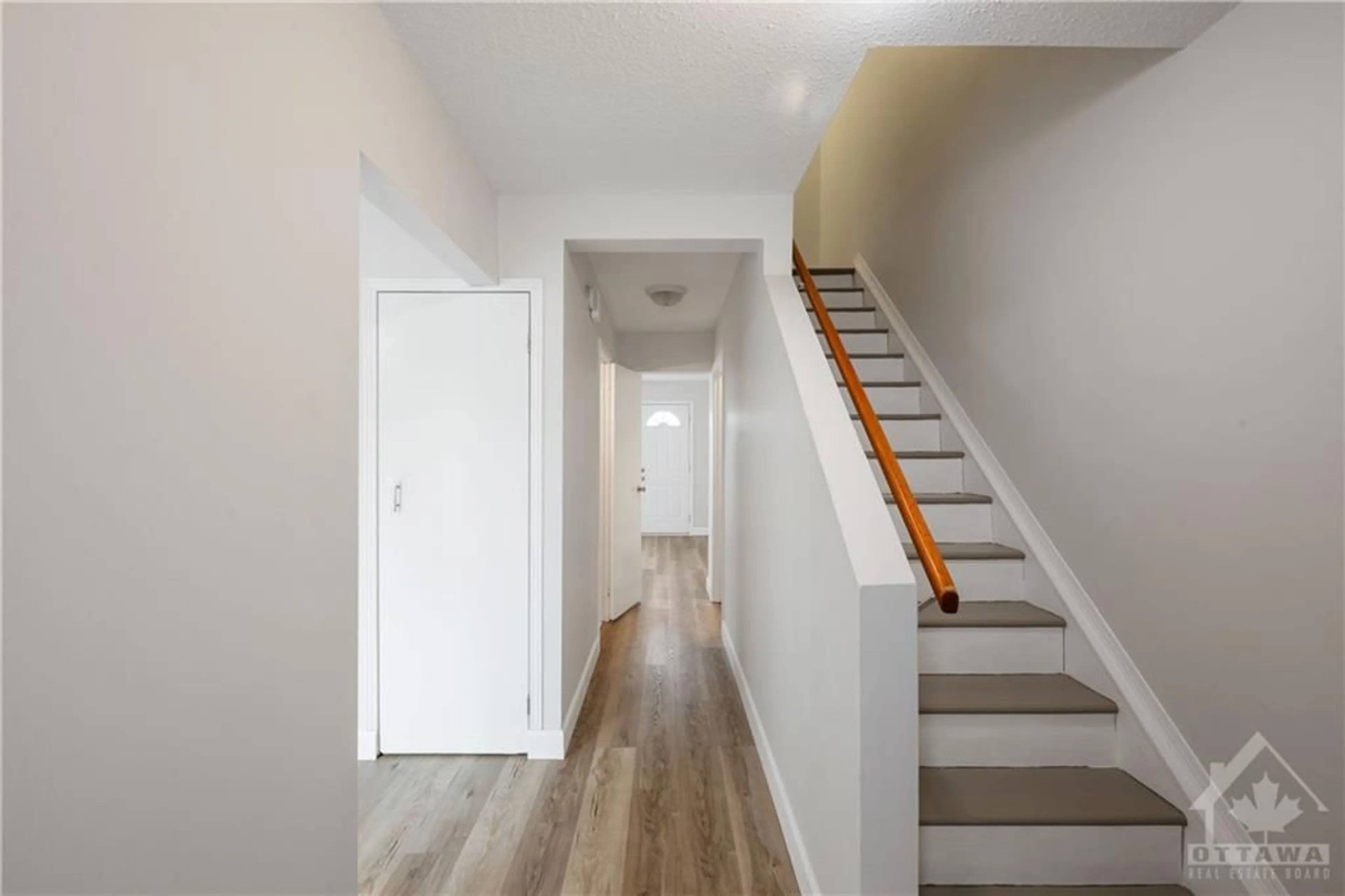 Indoor entryway, wood floors for 4319 WELDON Dr #58, Ottawa Ontario K1J 1R8