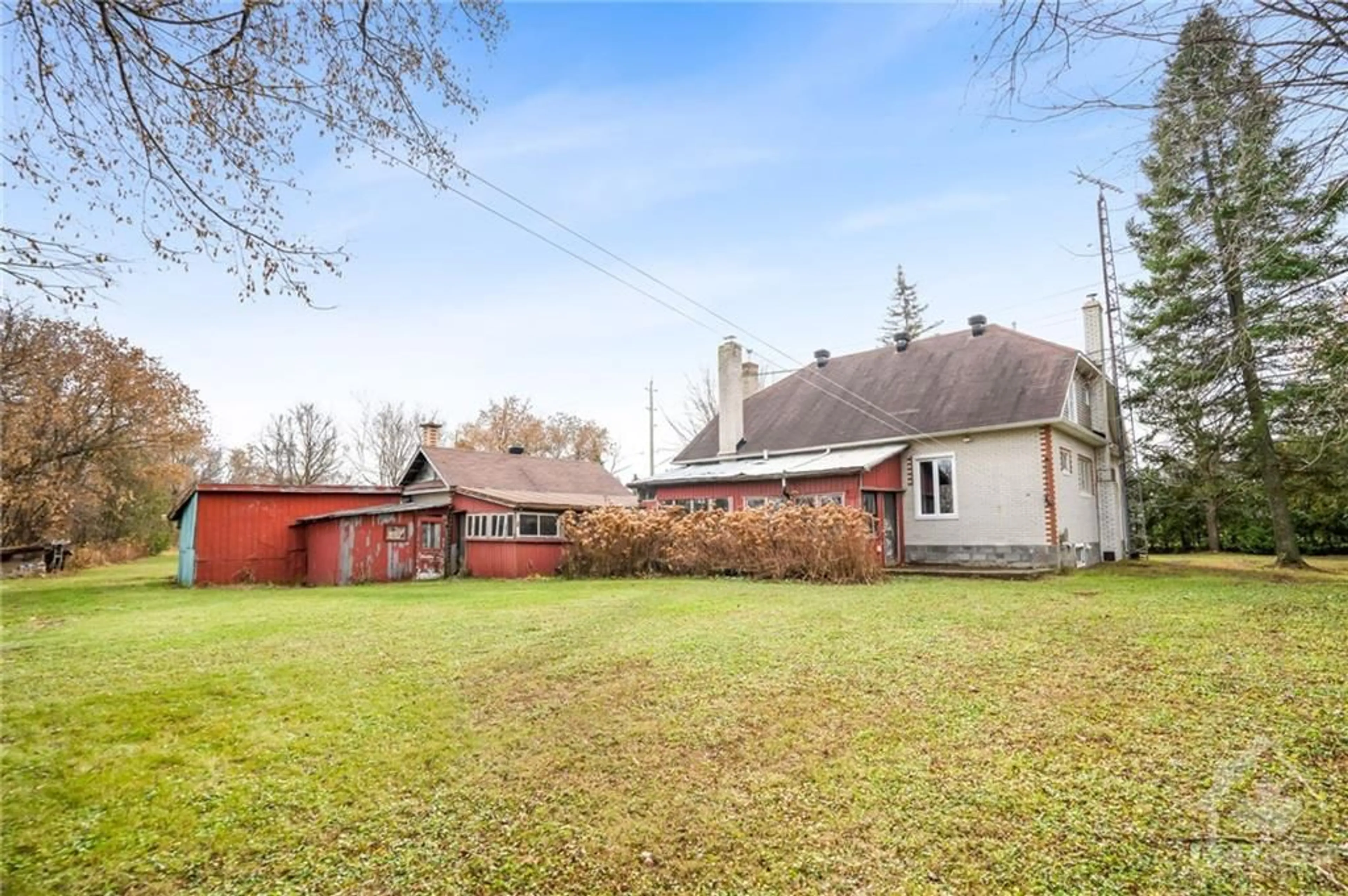 Frontside or backside of a home, cottage for 1015 LABROSSE St, St Eugene Ontario K0B 1P0