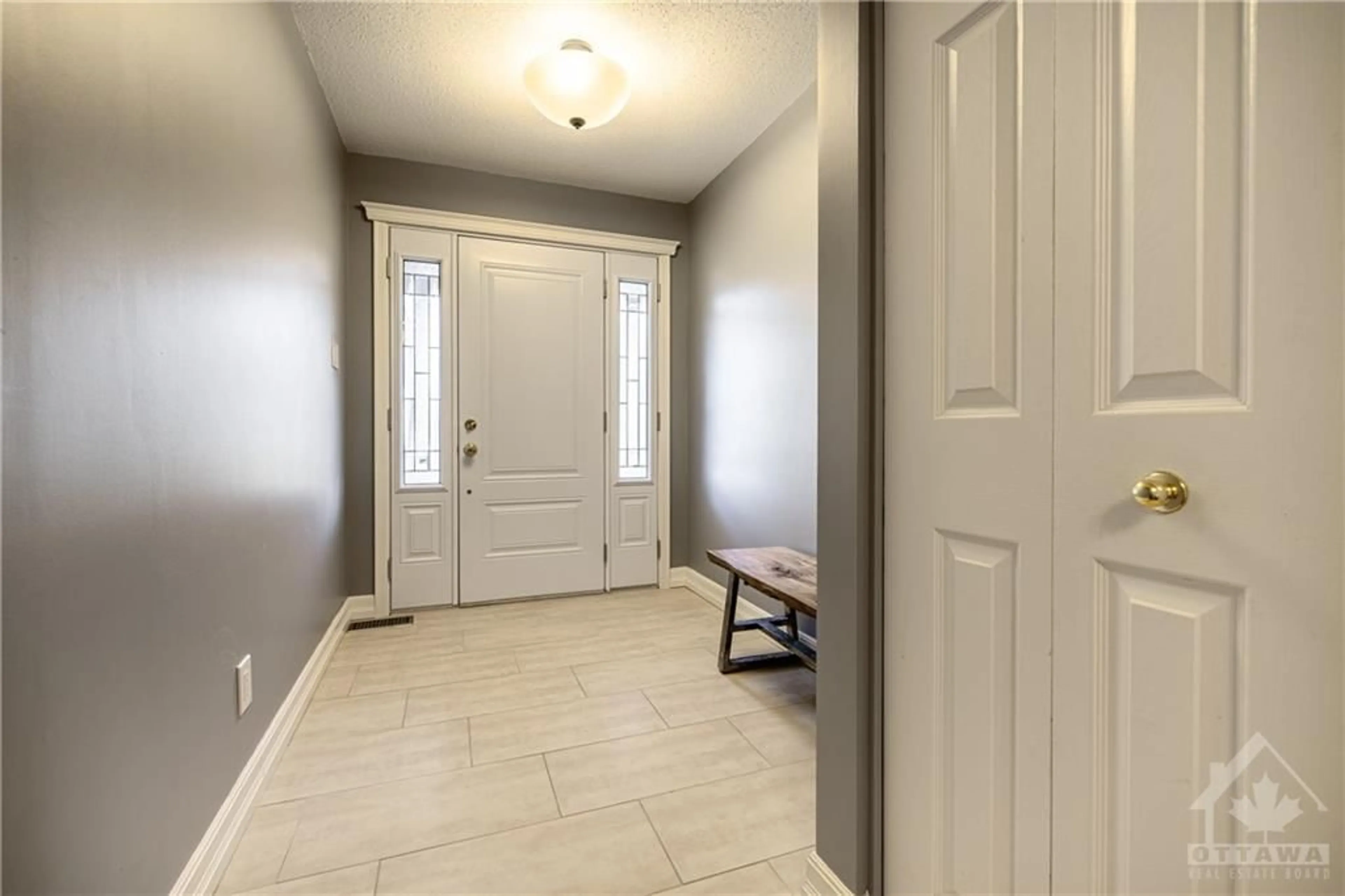 Indoor entryway, cement floor for 299 LIARD St, Ottawa Ontario K2S 1J2