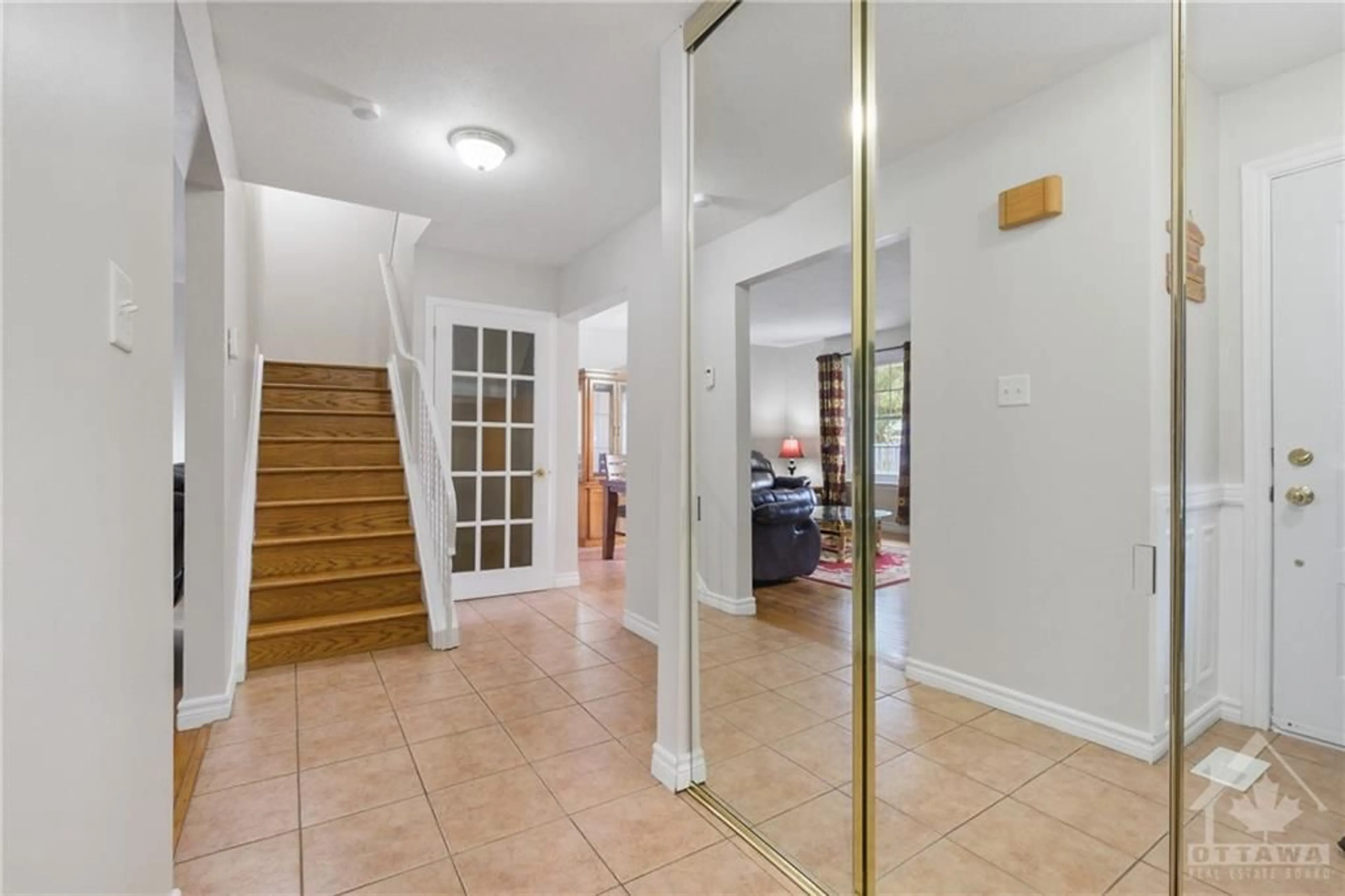 Indoor foyer, wood floors for 17 WINCHESTER Dr, Ottawa Ontario K2L 2C8