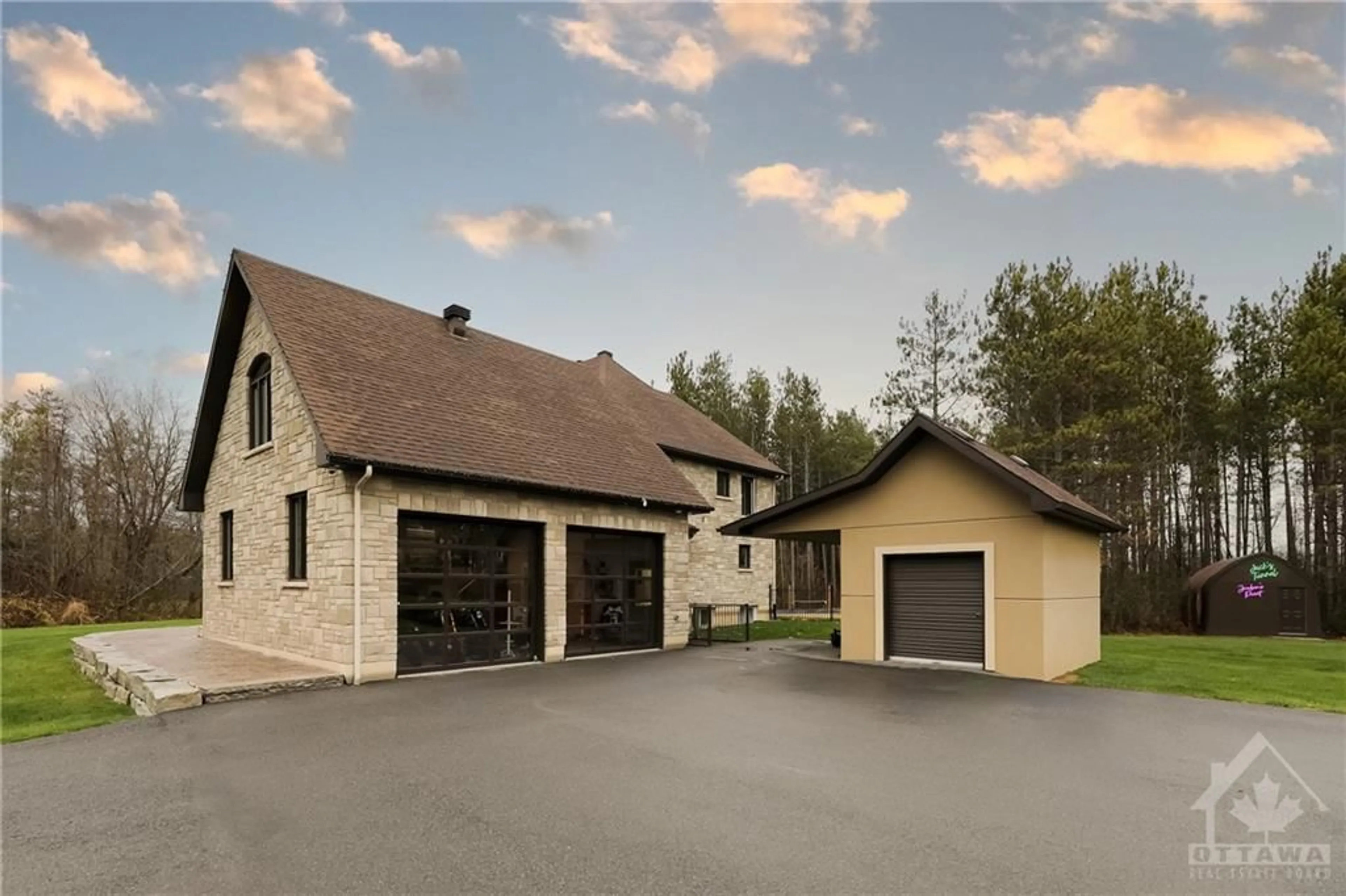 Indoor garage, cement floor for 6769 DEER RUN Pl, North Gower Ontario K0A 2T0