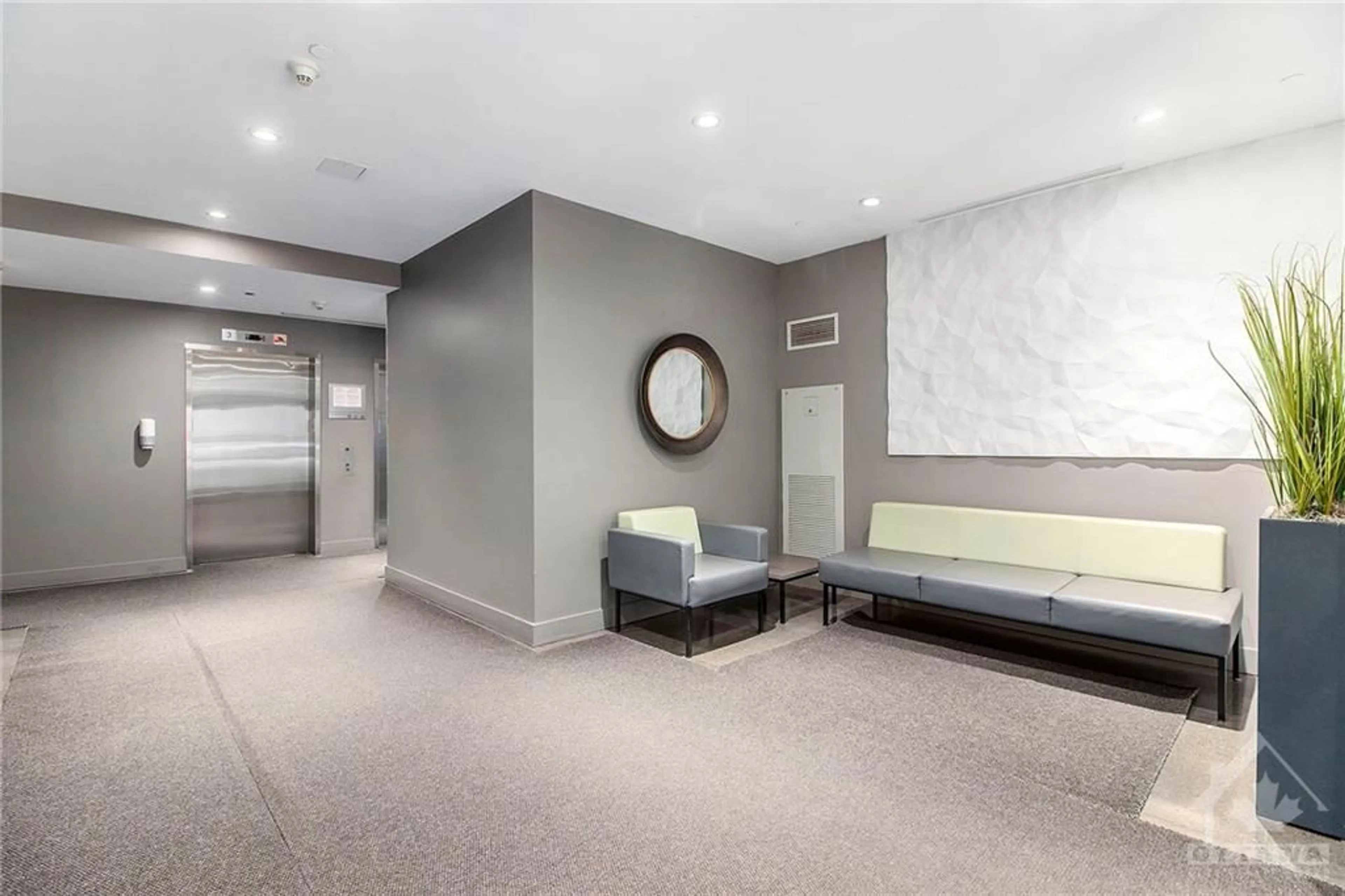 Indoor lobby, unknown floor for 383 CUMBERLAND St #202, Ottawa Ontario K1N 1J7